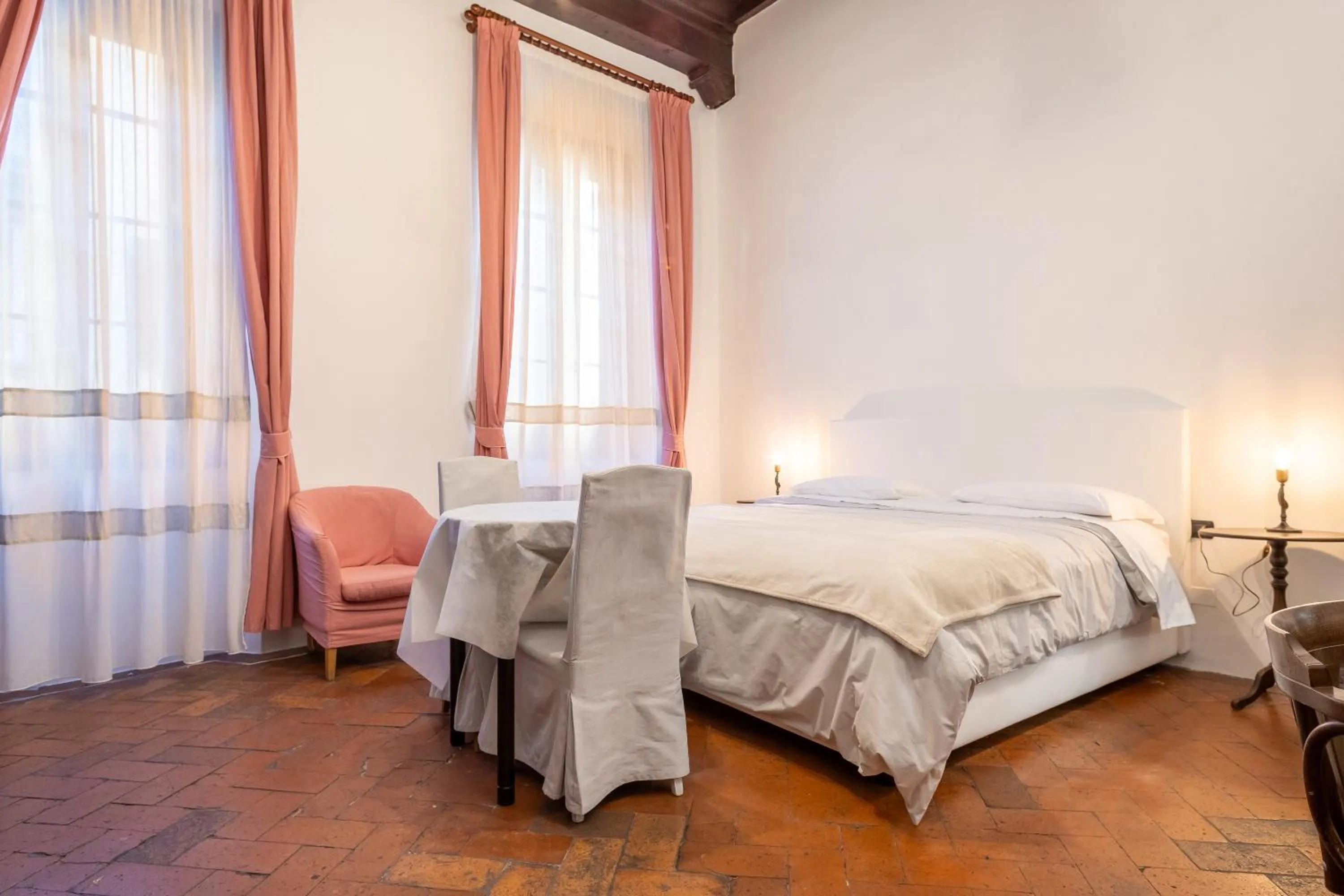 Photo of the whole room, Bed in La Residenza del Proconsolo