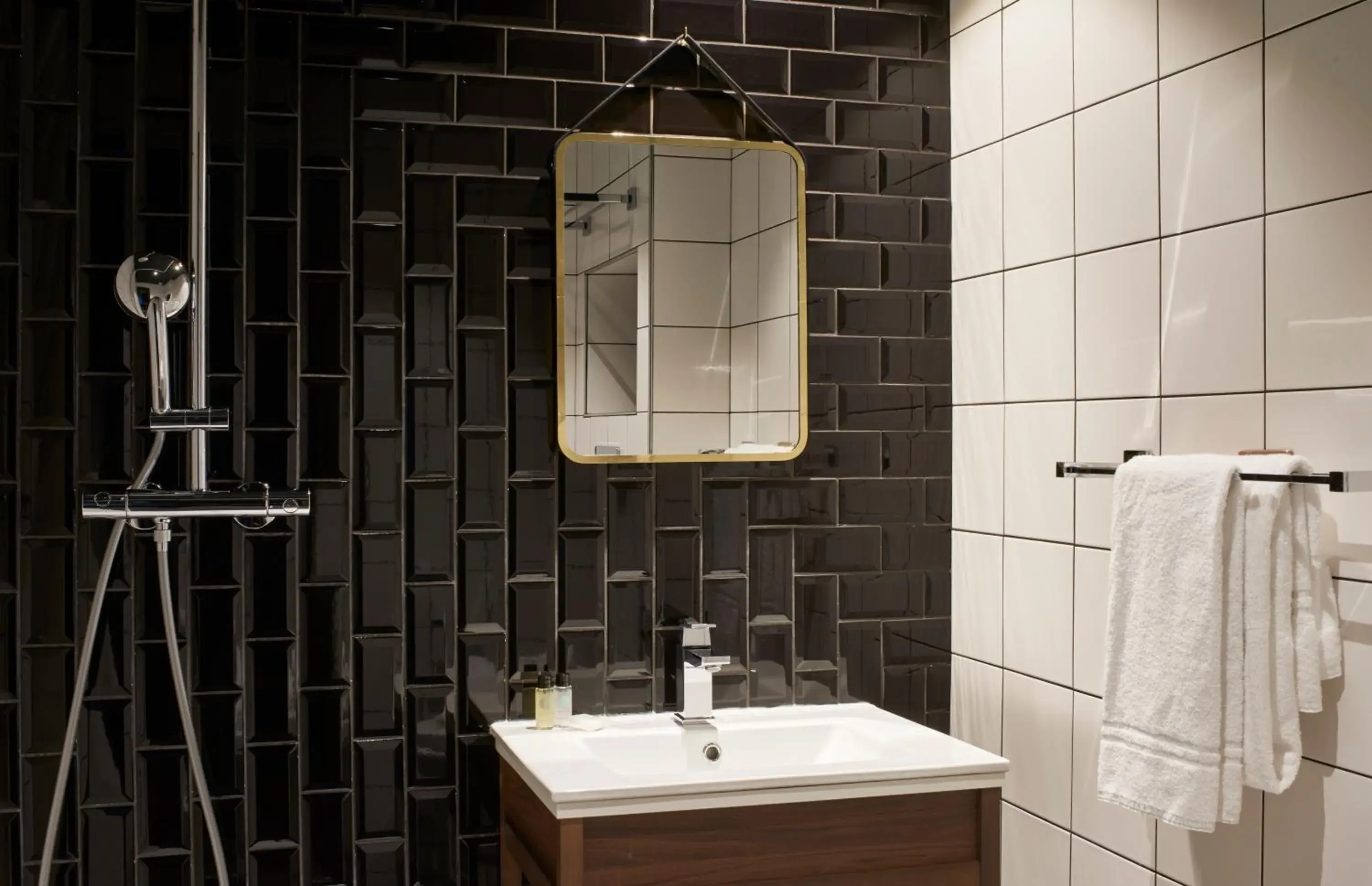 Standard Single Room in Hotel Konti Bordeaux by HappyCulture Standard Single Room in Hotel Konti Bordeaux by HappyCulture