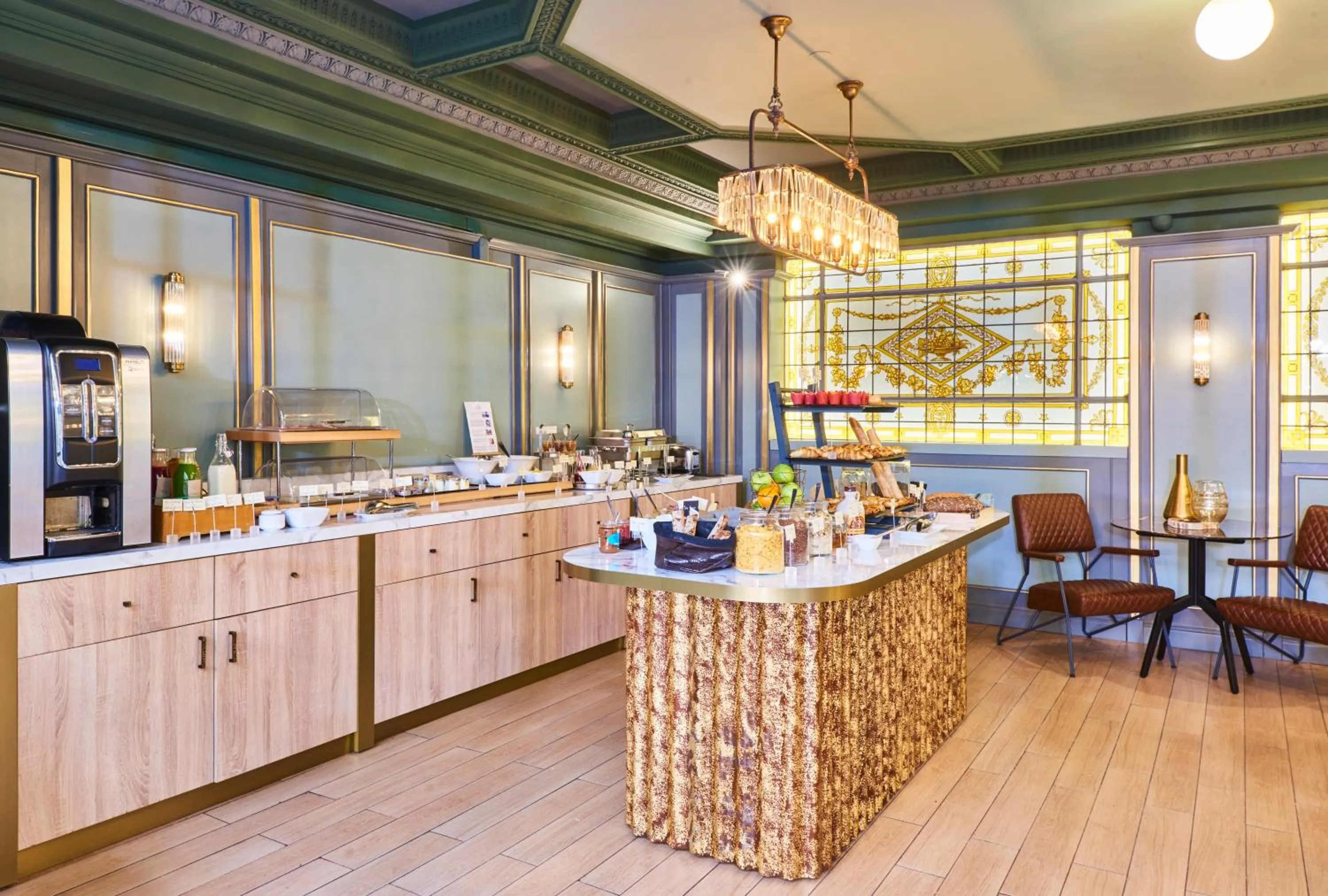 Buffet breakfast in Hotel Konti Bordeaux by HappyCulture