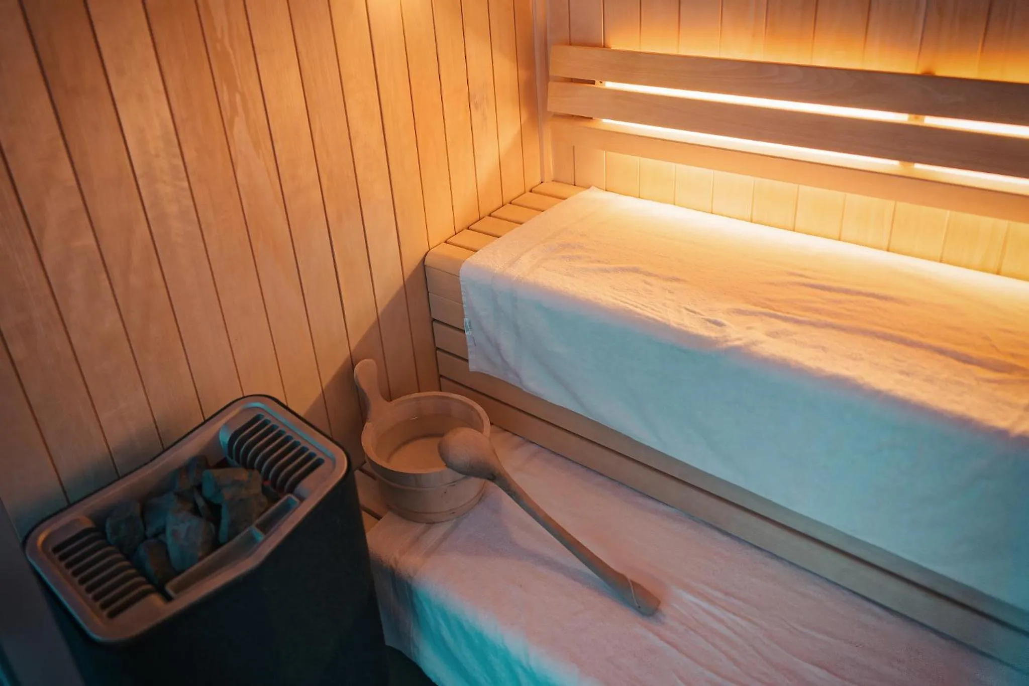 Sauna, Bed in The Originals Boutique, Hôtel de la Paix, Brest