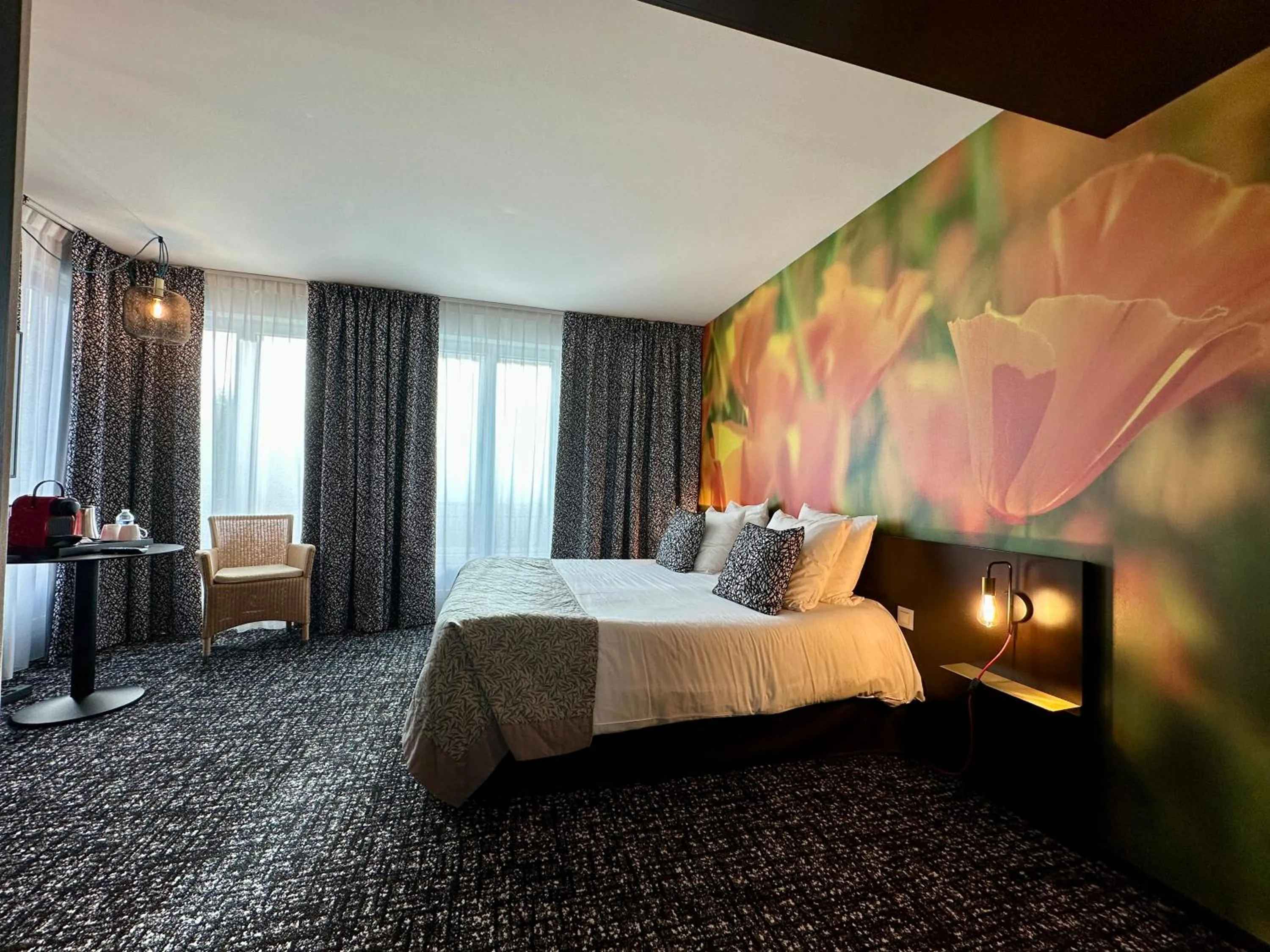 Photo of the whole room, Bed in The Originals Boutique, Hôtel de la Paix, Brest