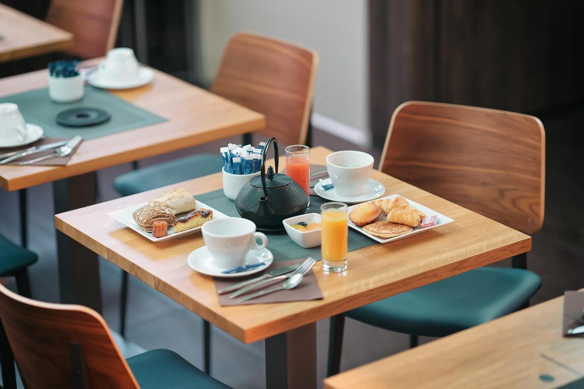 Breakfast in The Originals Boutique, Hôtel de la Paix, Brest