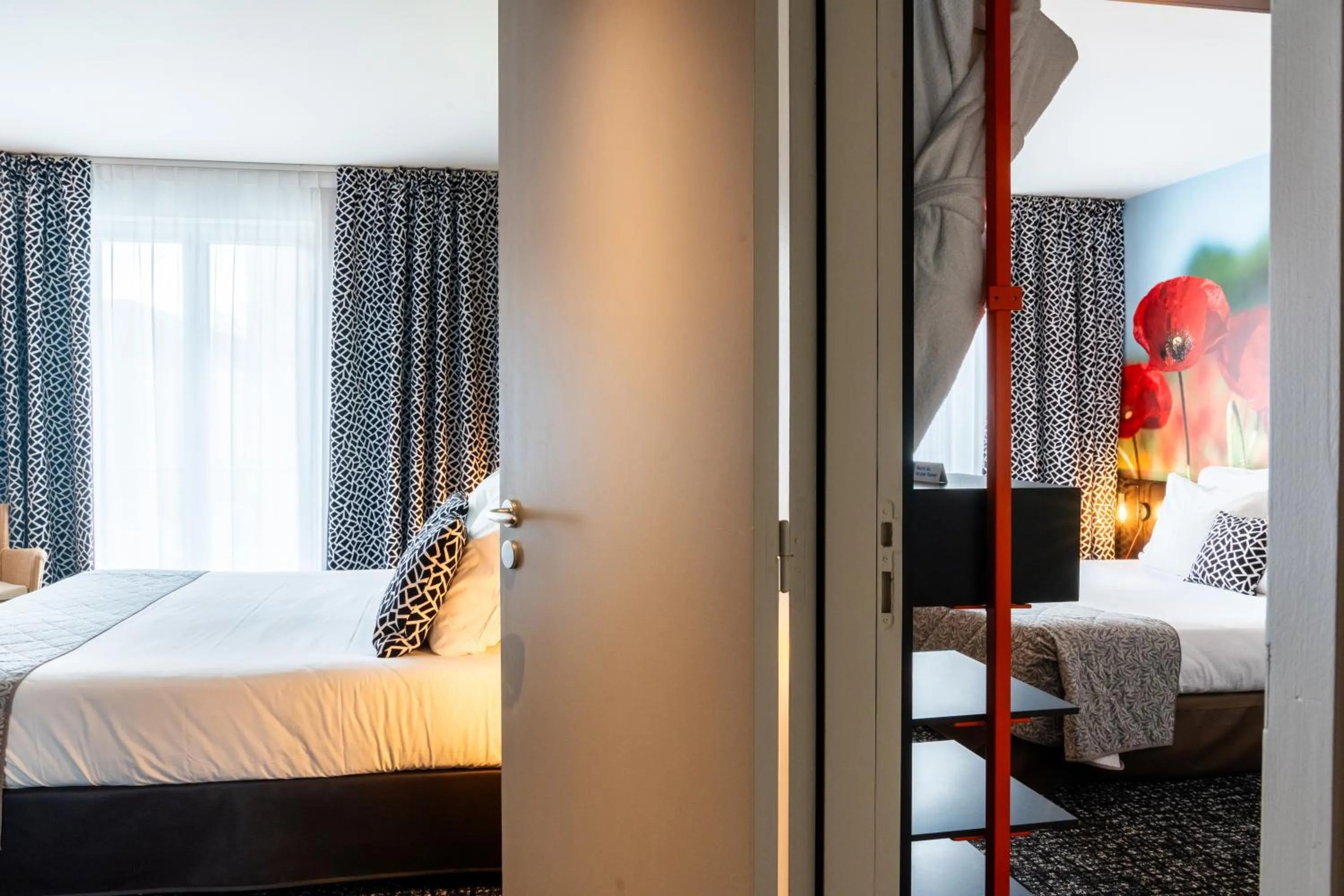 Photo of the whole room, Bed in The Originals Boutique, Hôtel de la Paix, Brest