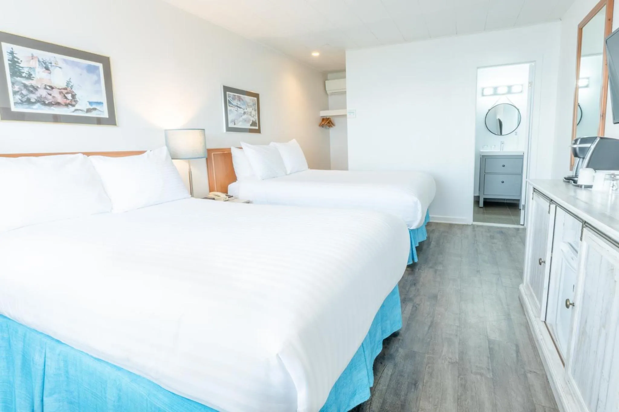 Photo of the whole room, Bed in Riotel Perce