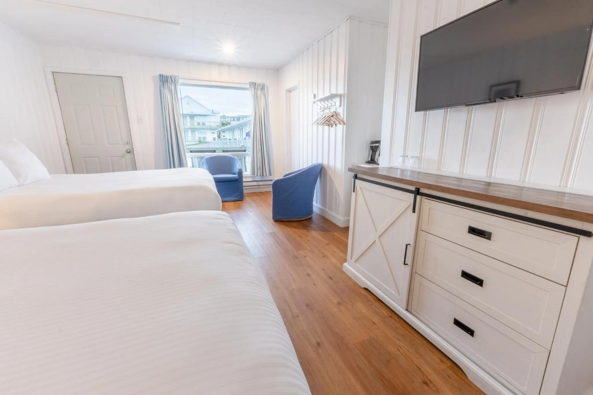 Photo of the whole room, Bed in Riotel Perce