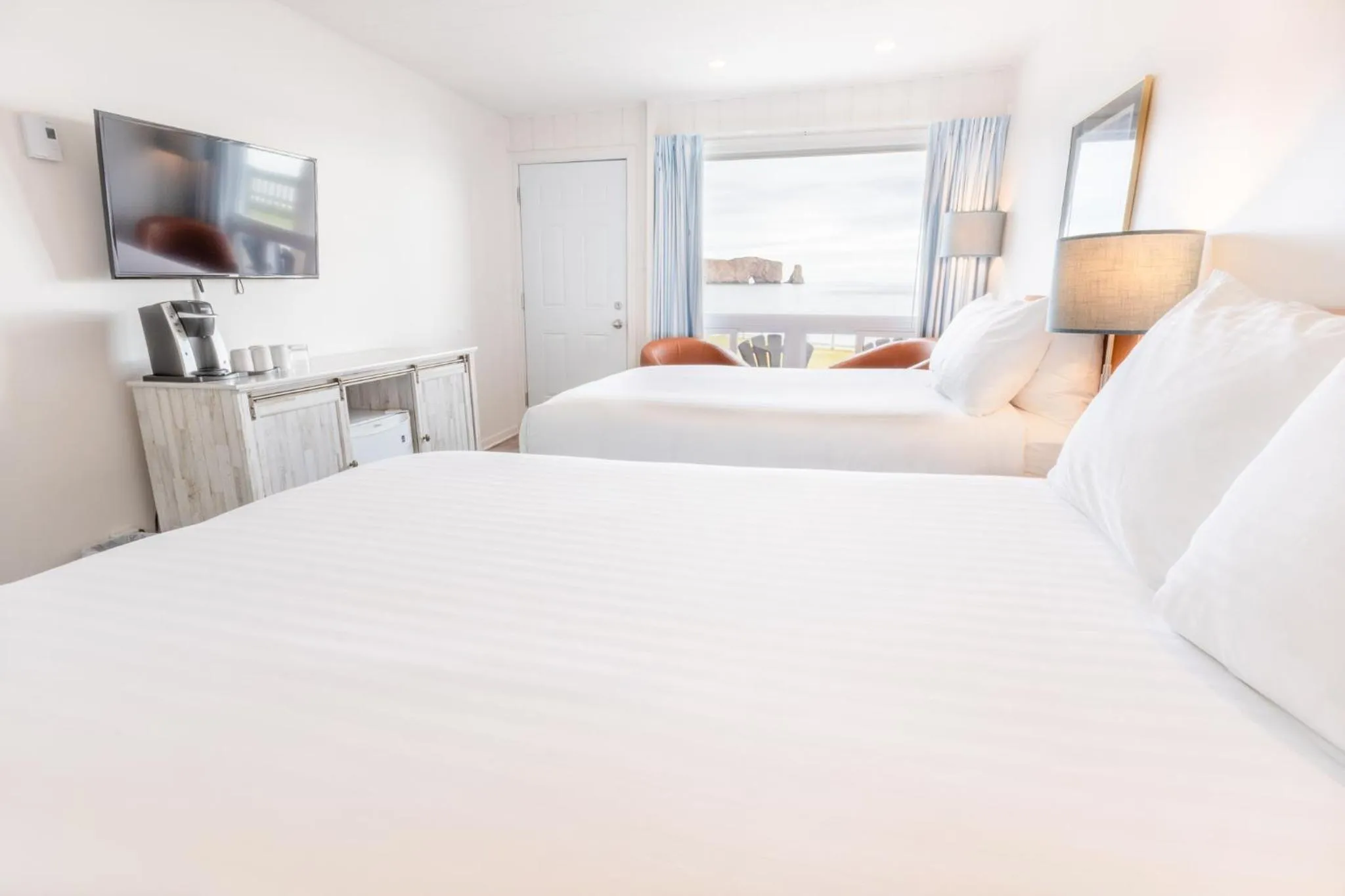 Photo of the whole room, Bed in Riotel Perce