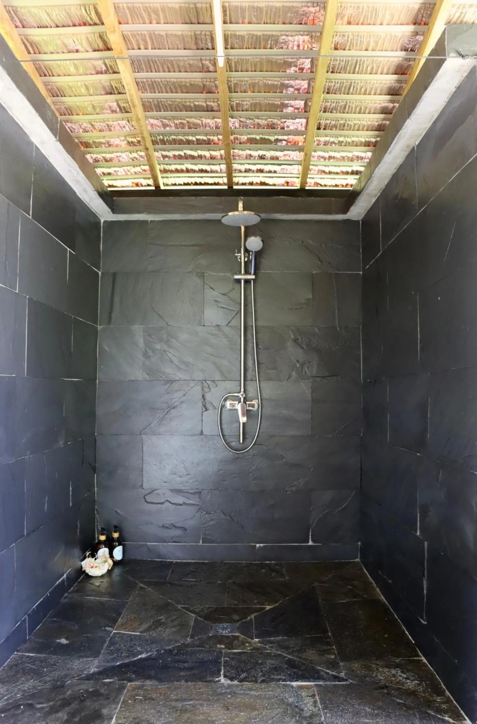 Shower in Bungalow Bali Hai