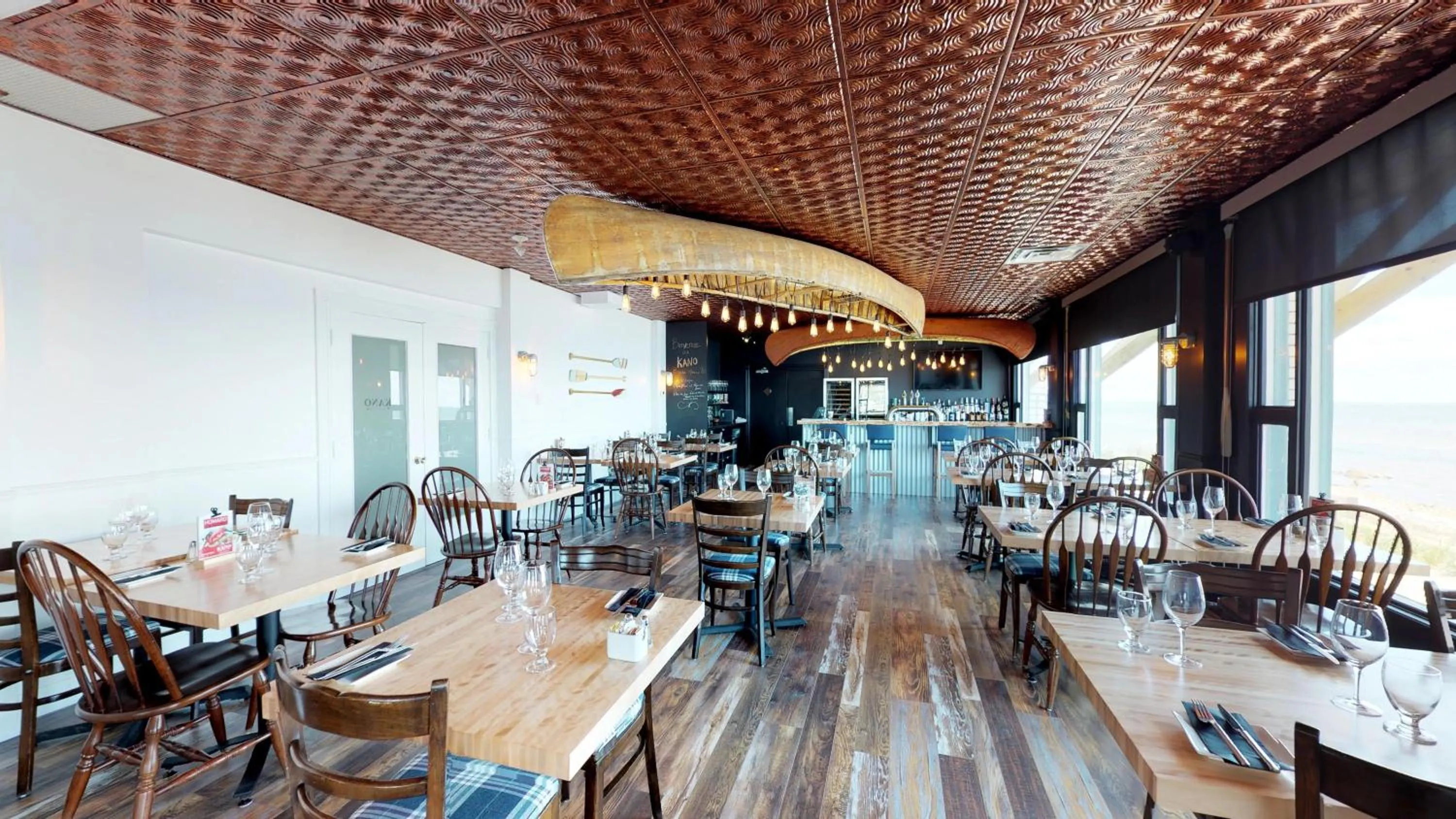 Restaurant/places to eat in Riotel Bonaventure