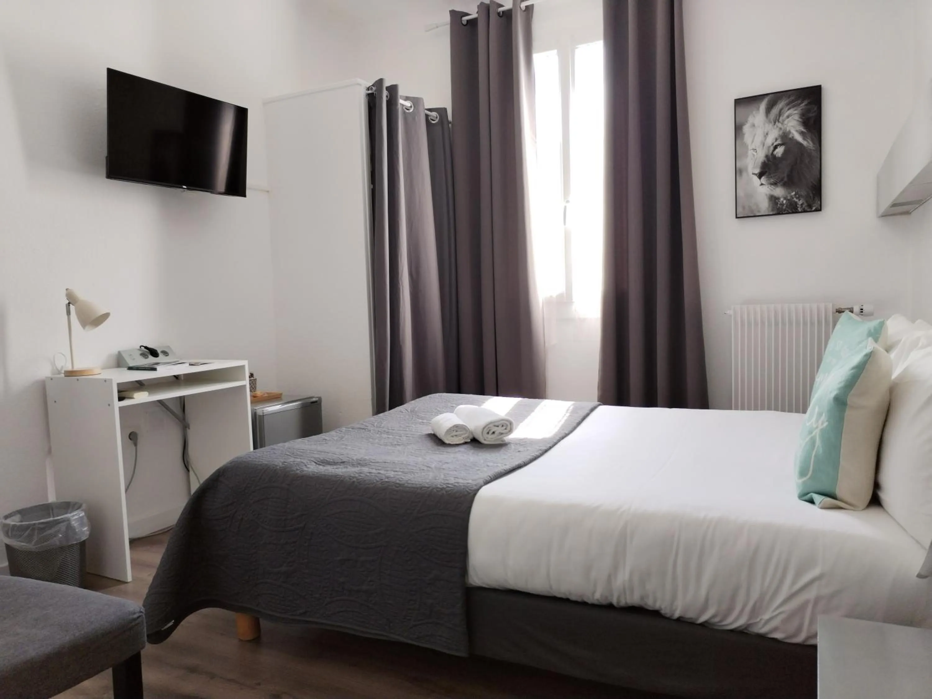 Photo of the whole room, Bed in Logis Hôtel La Bastide d'Entraigues