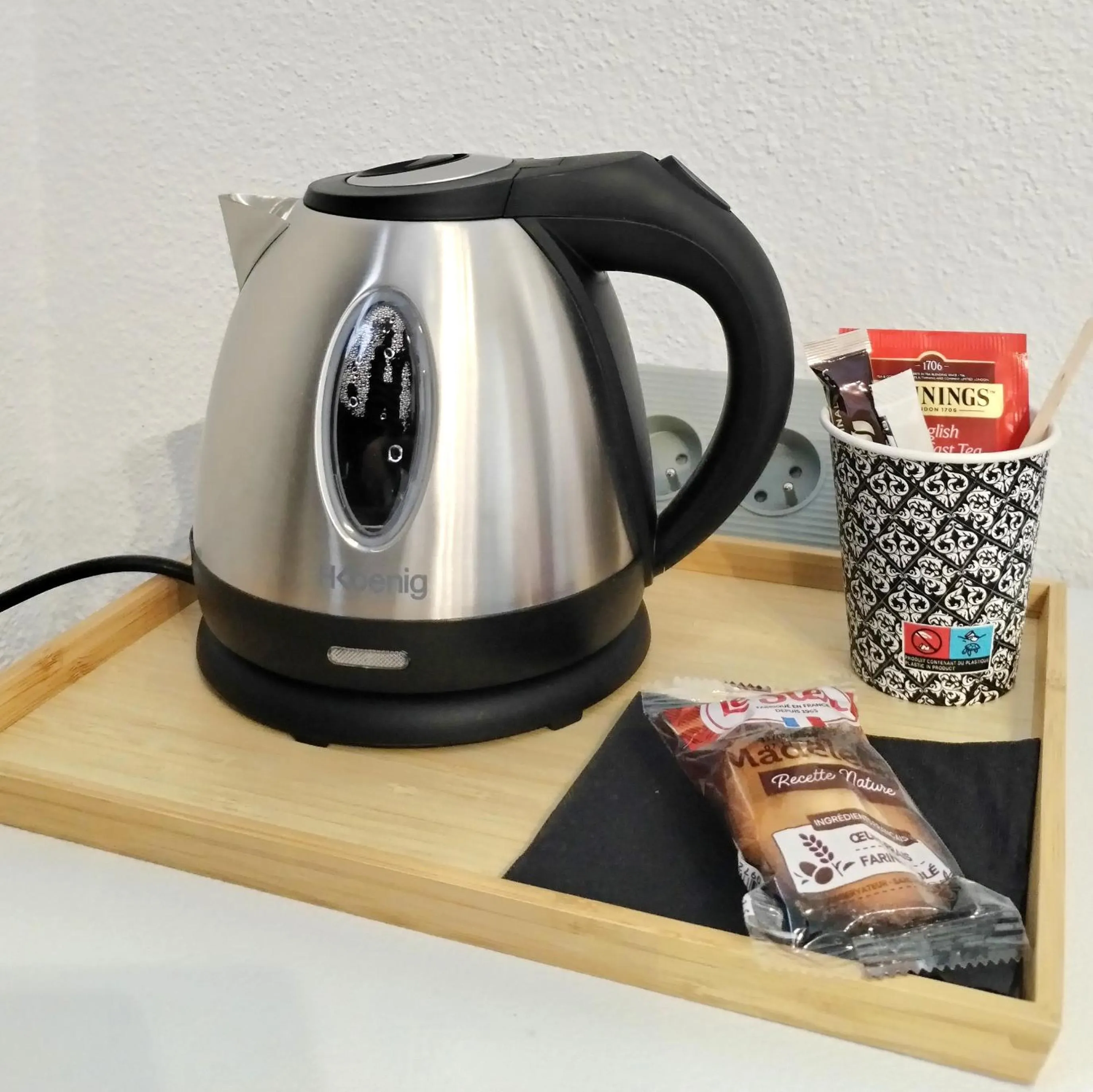 Coffee/tea facilities in Logis Hôtel La Bastide d'Entraigues