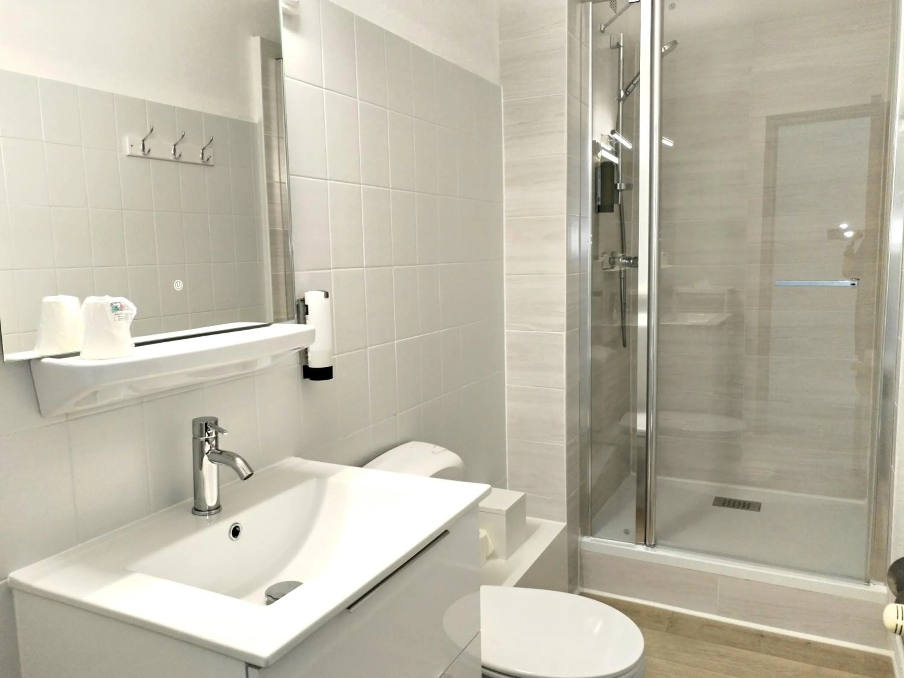 Bathroom in Logis Hôtel La Bastide d'Entraigues