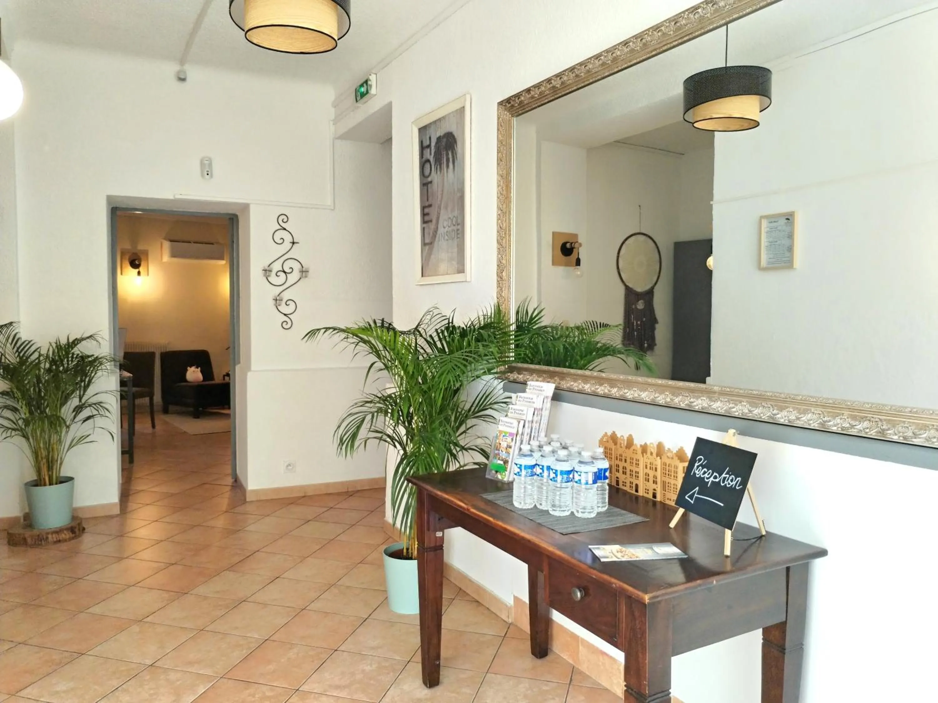 Lobby or reception in Logis Hôtel La Bastide d'Entraigues