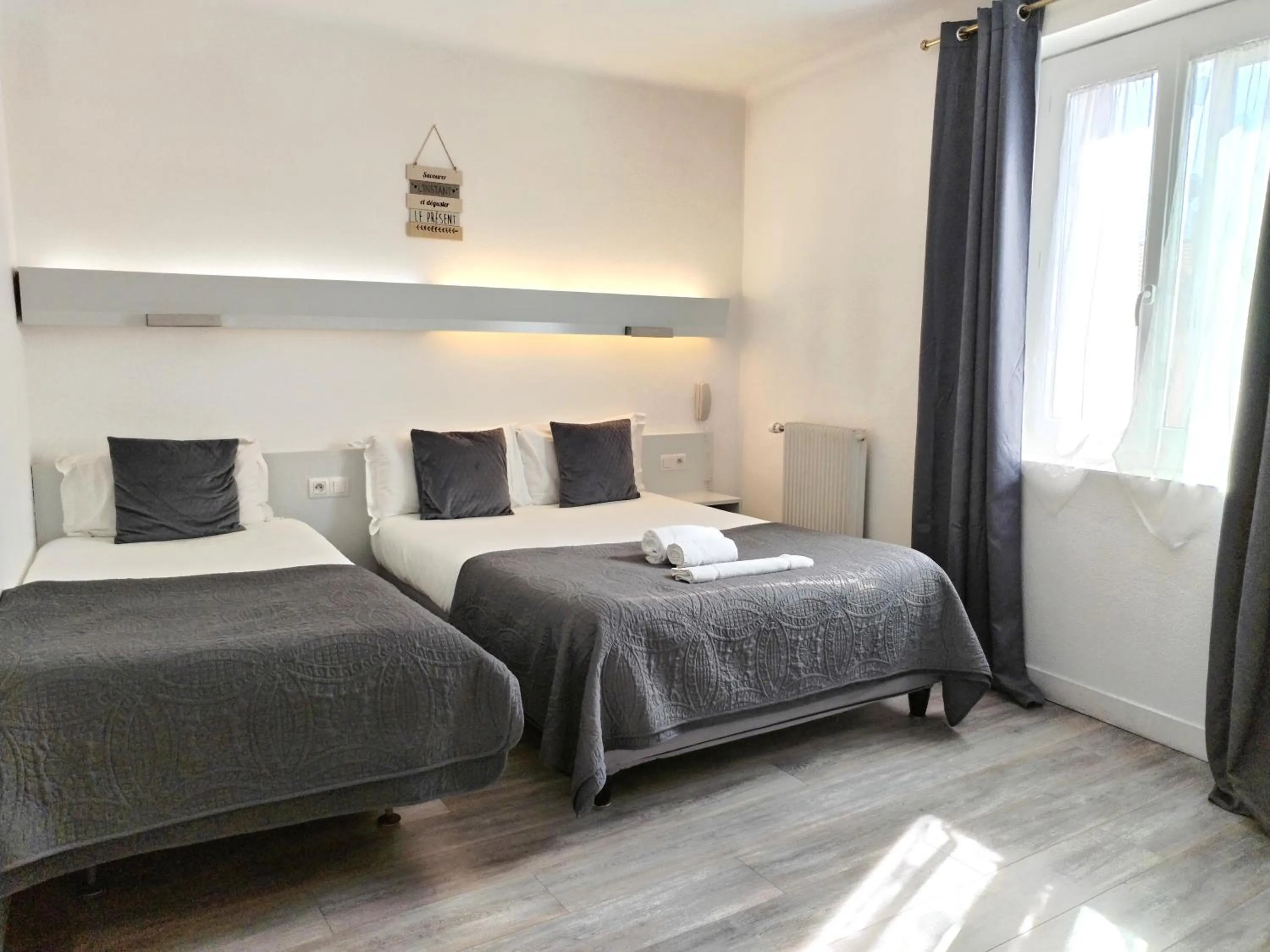 Coffee/tea facilities, Bed in Logis Hôtel La Bastide d'Entraigues