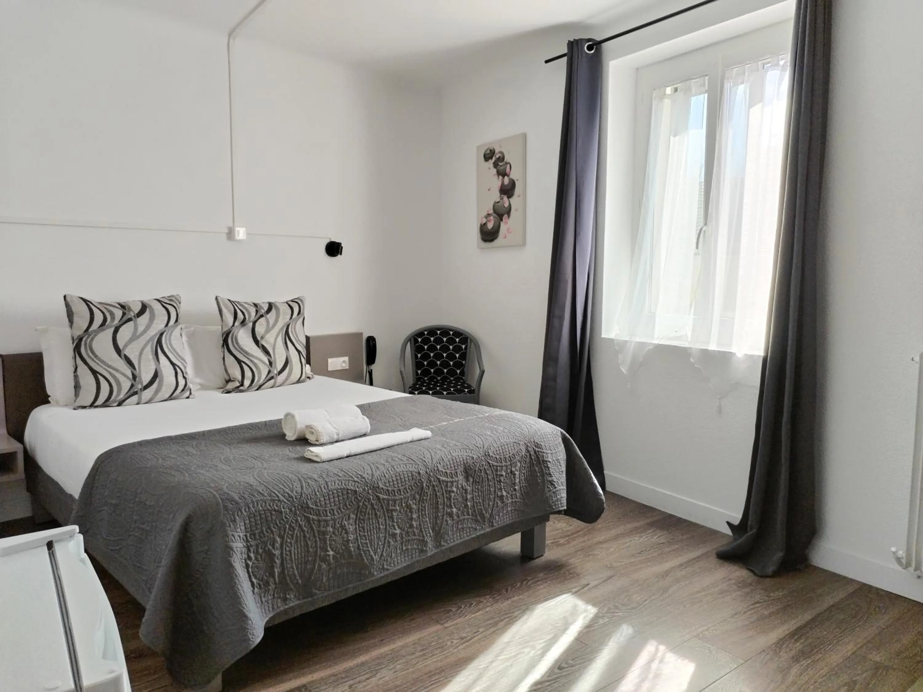 Bedroom, Bed in Logis Hôtel La Bastide d'Entraigues