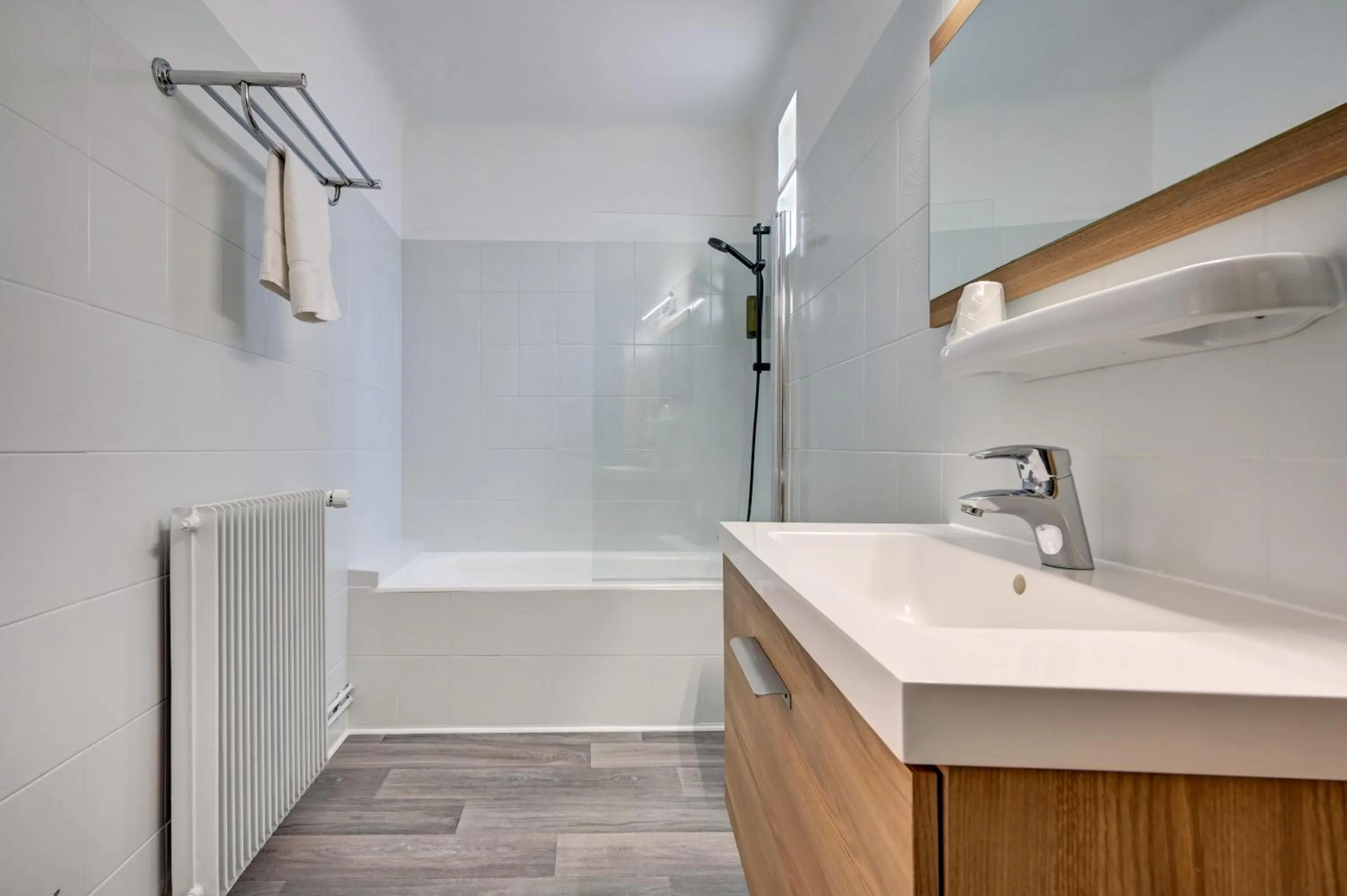 Bathroom in Logis Hôtel La Bastide d'Entraigues