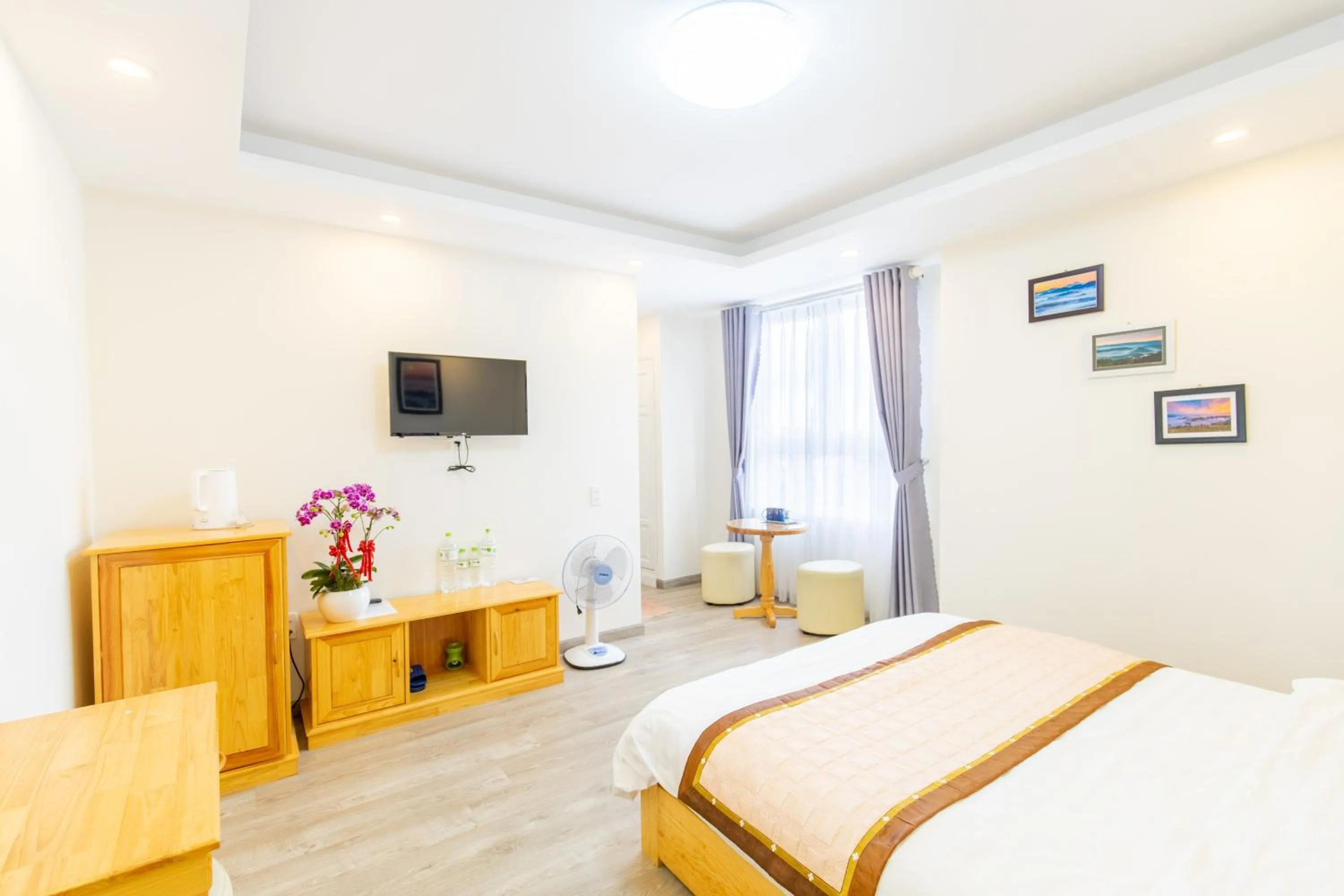 Coffee/tea facilities, Bed in The Grace Hotel