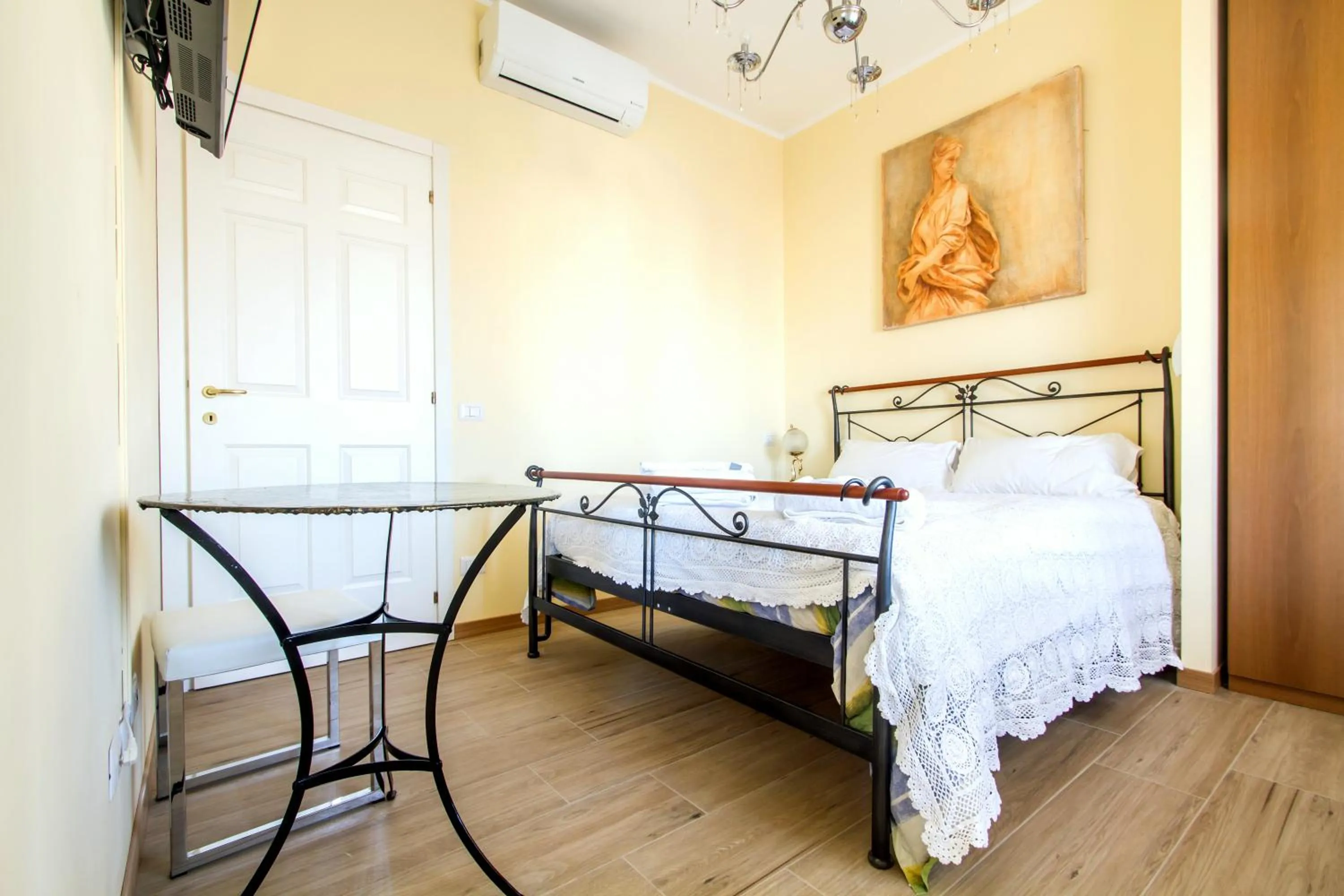 Photo of the whole room, Bed in B&B Antico Cortile