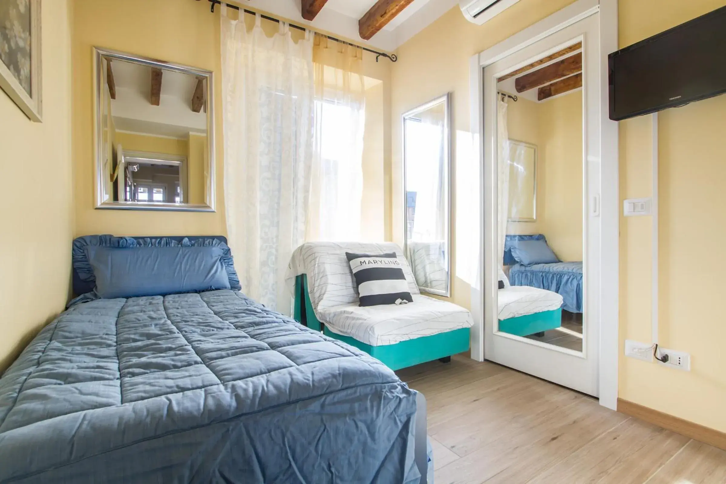 Single Room with Private Bathroom in B&B Antico Cortile Single Room with Private Bathroom in B&B Antico Cortile