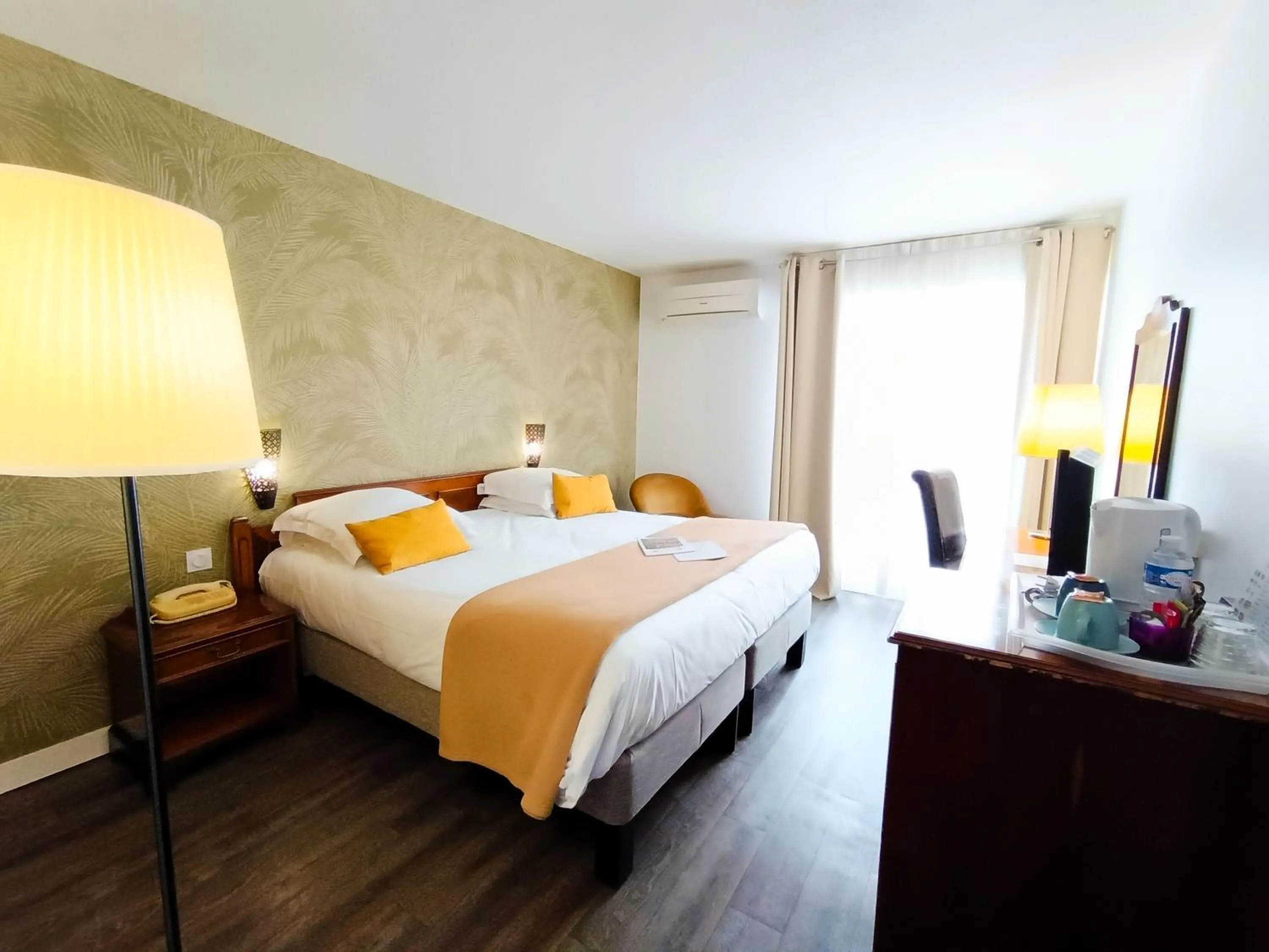 Double Room with Balcony - single occupancy in Hotel Des Tuileries