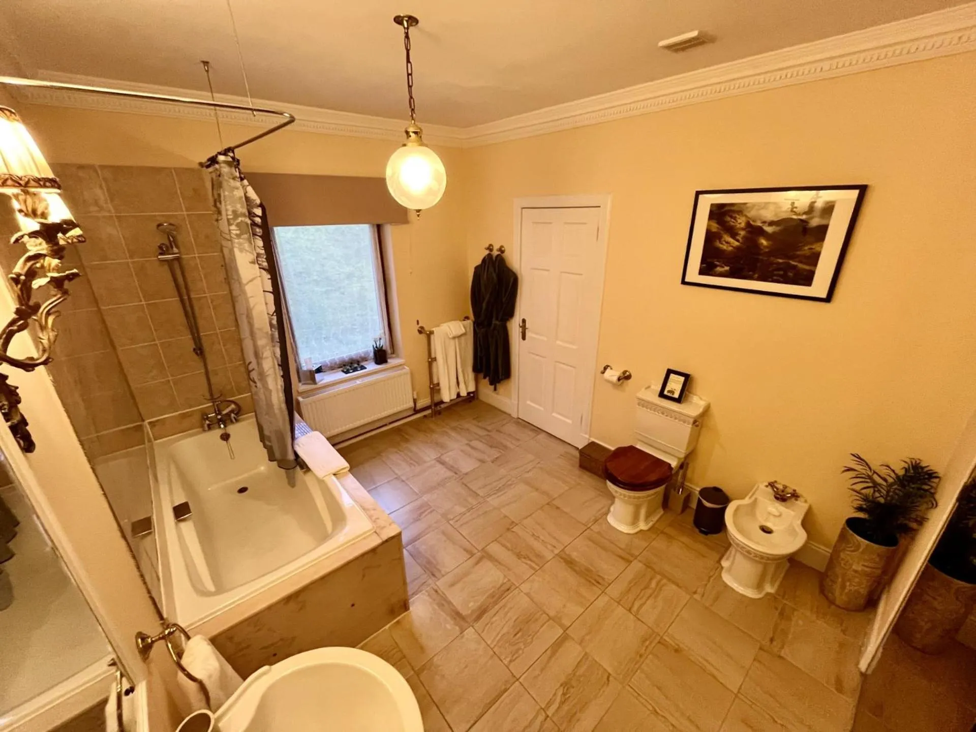 Bathroom in Highland Bear Lodge & Luxury Bear Huts
