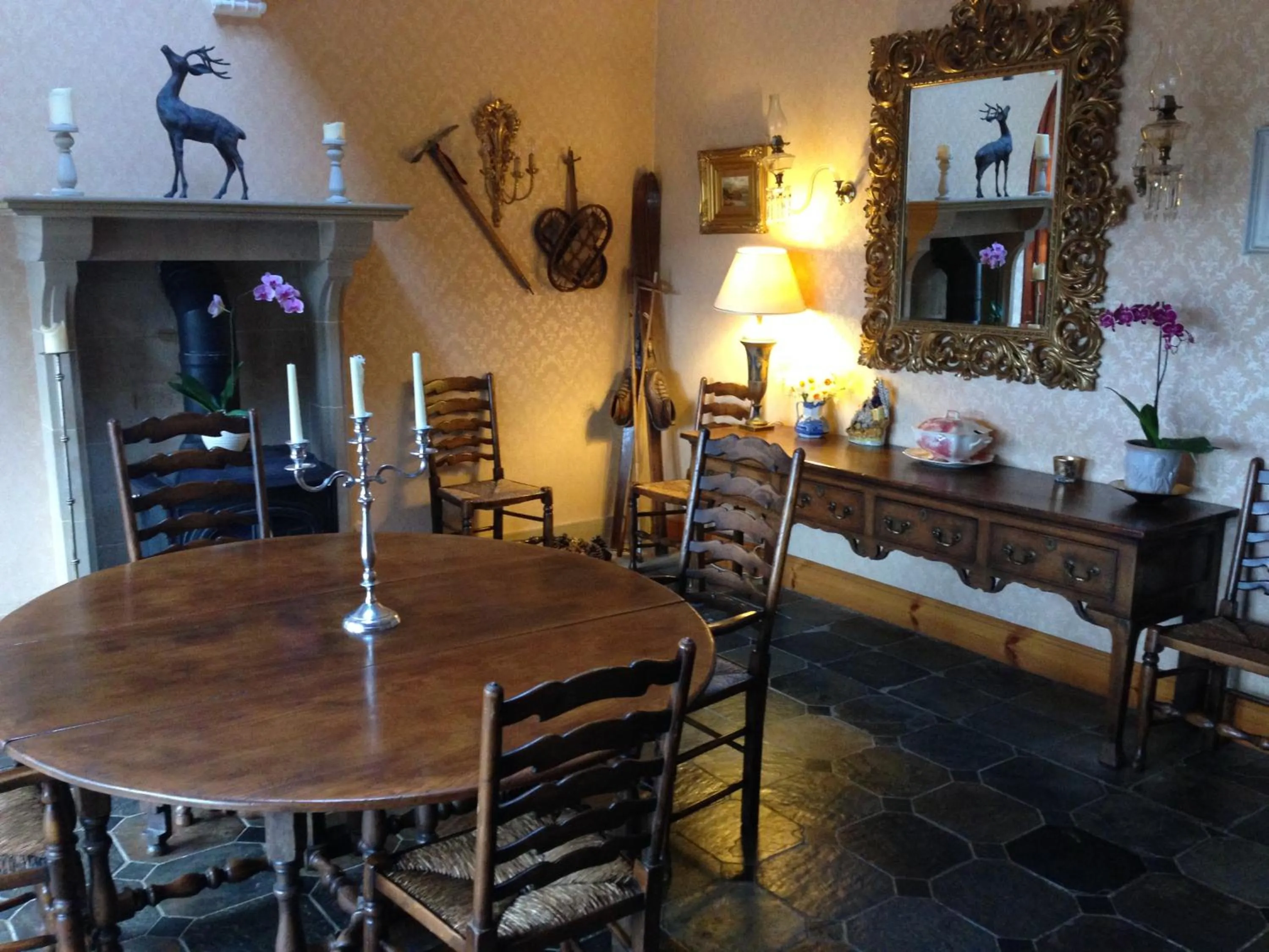 Dining area in Highland Bear Lodge & Luxury Bear Huts