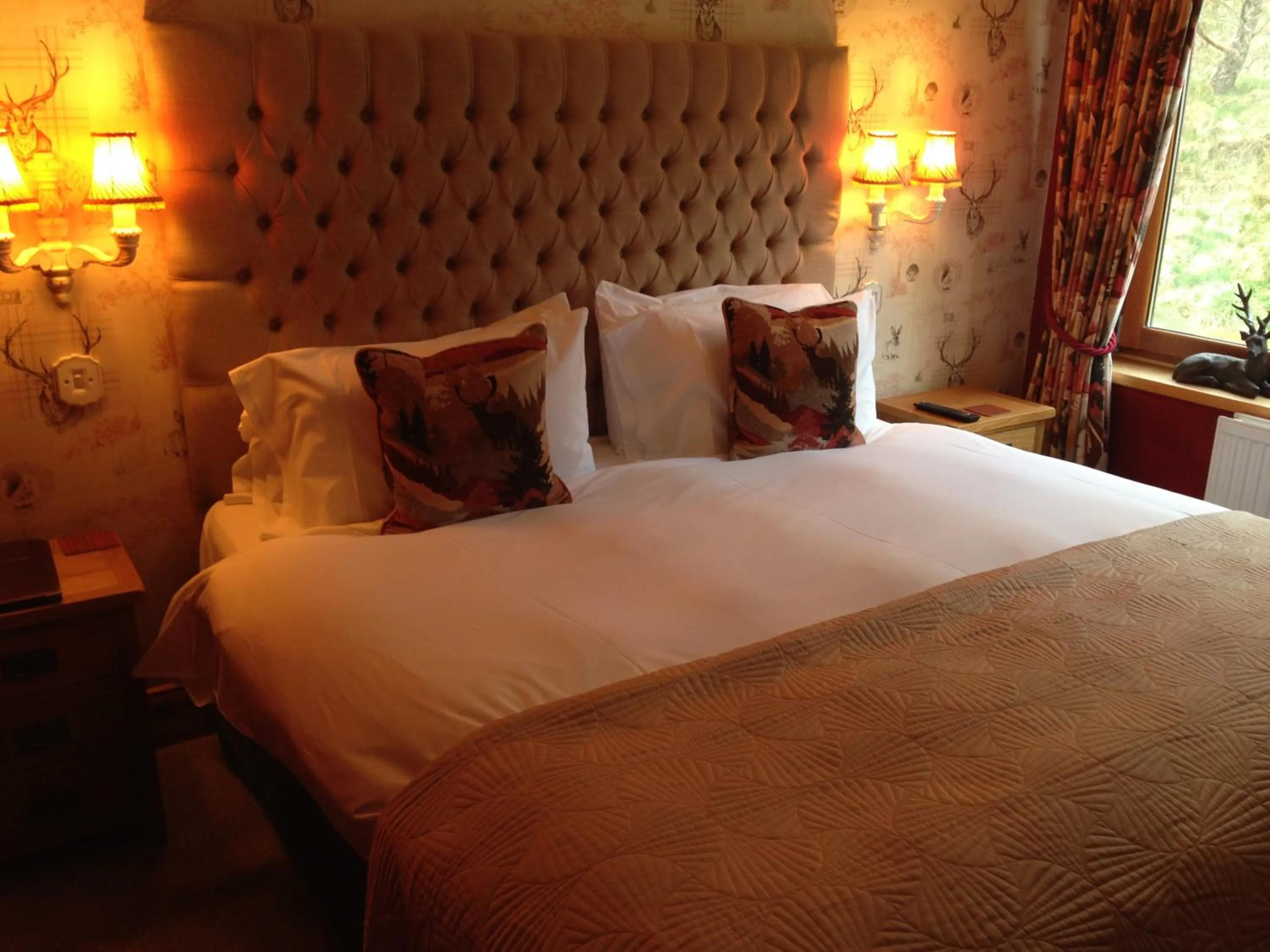 Bed in Highland Bear Lodge & Luxury Bear Huts