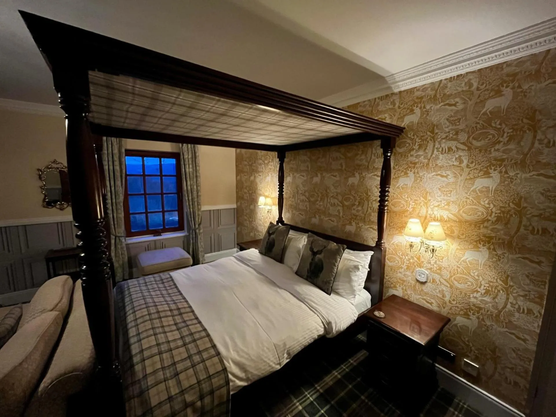 Bedroom, Bed in Highland Bear Lodge & Luxury Bear Huts