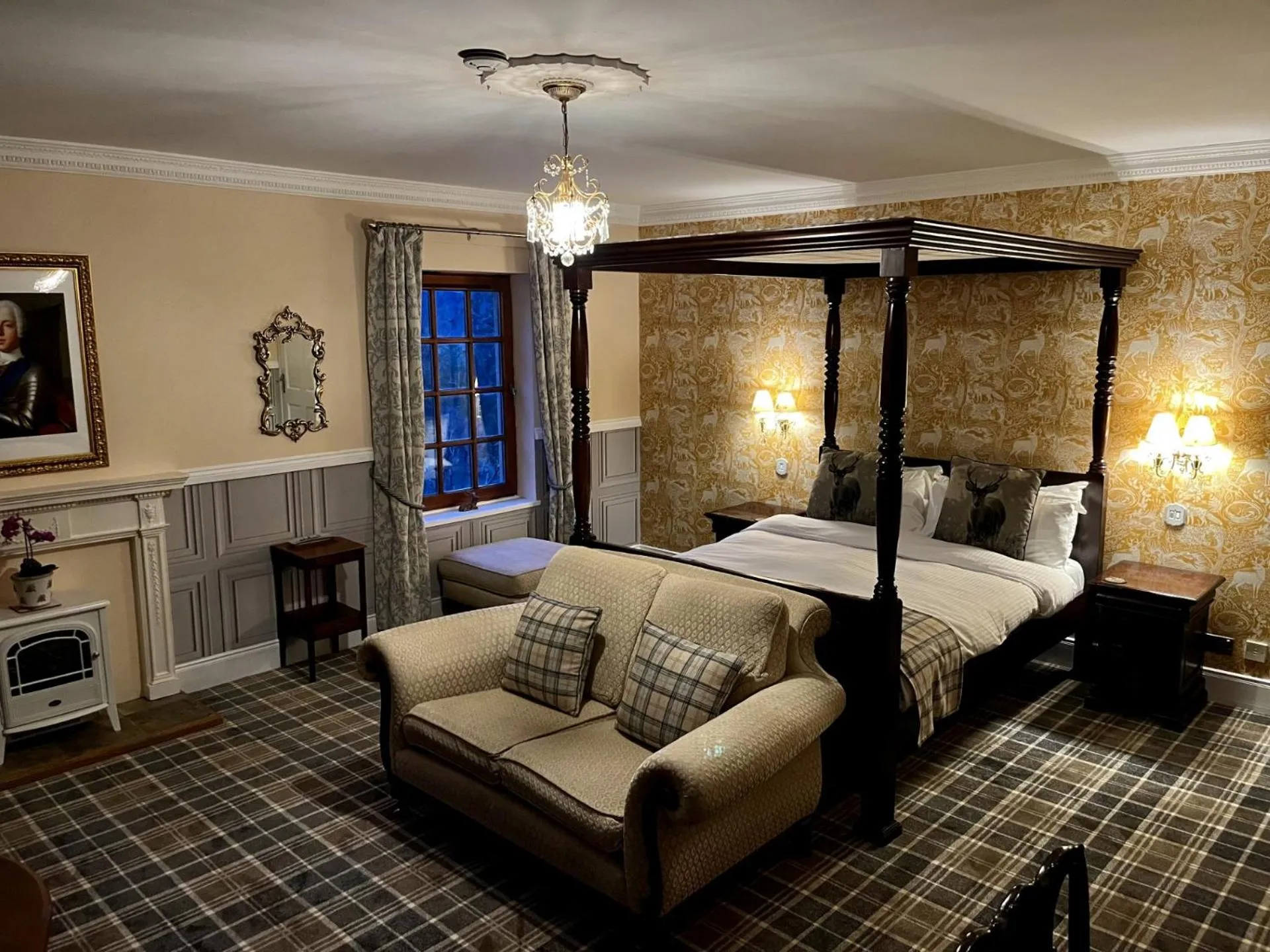 Bed in Highland Bear Lodge & Luxury Bear Huts