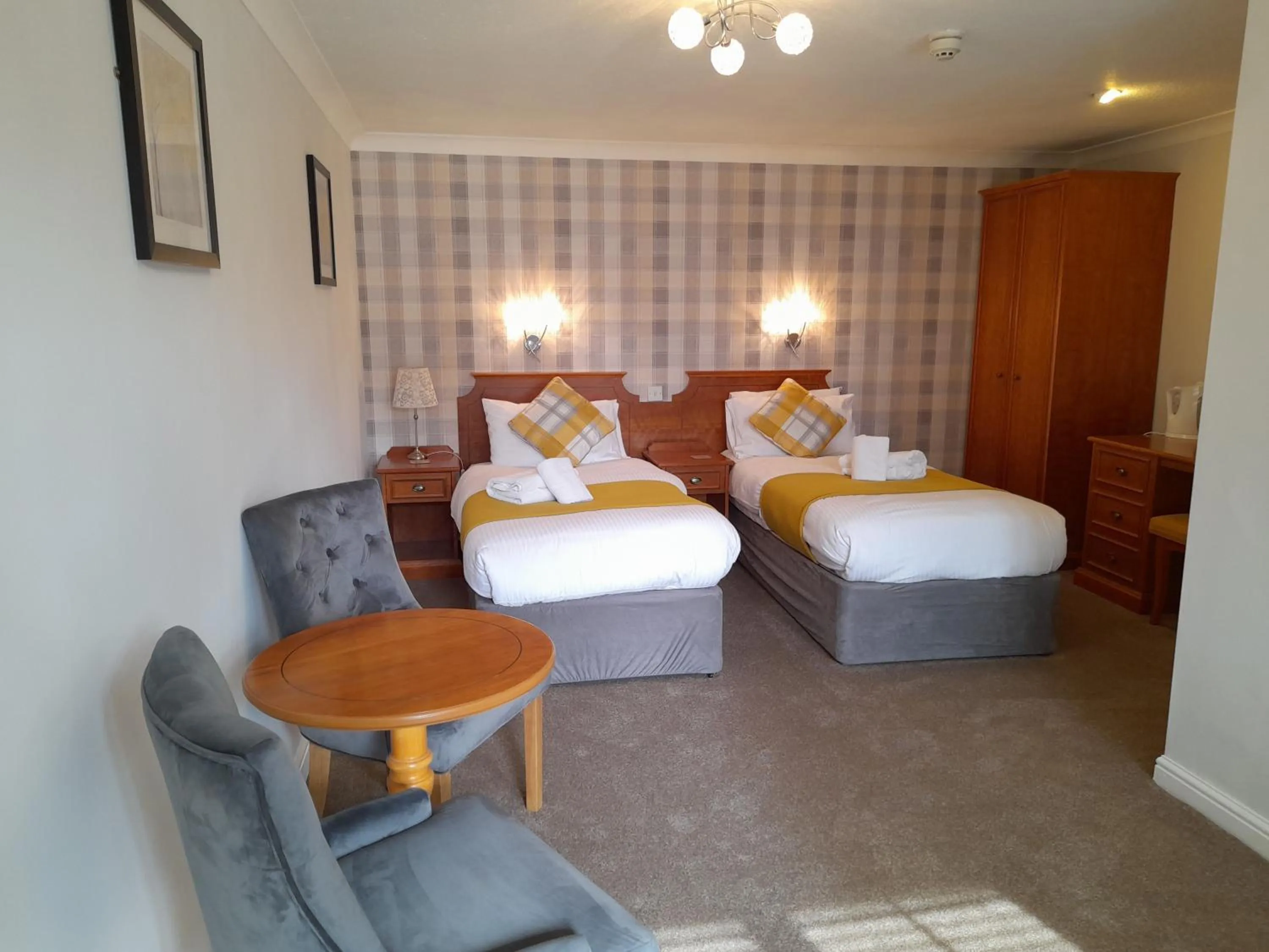 Photo of the whole room, Bed in East Ayton Lodge Hotel, Scarborough