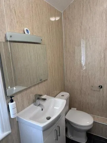 Bathroom in East Ayton Lodge Hotel, Scarborough