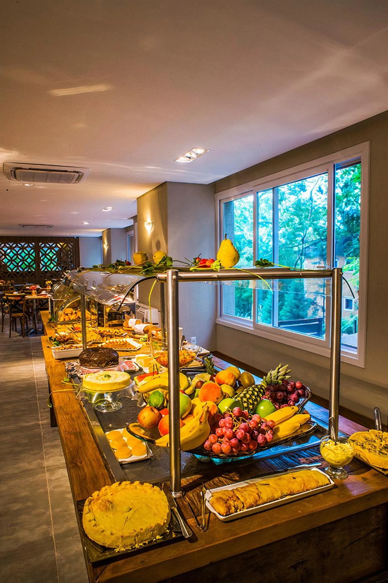 Buffet breakfast in Hotel Refugio da Montanha