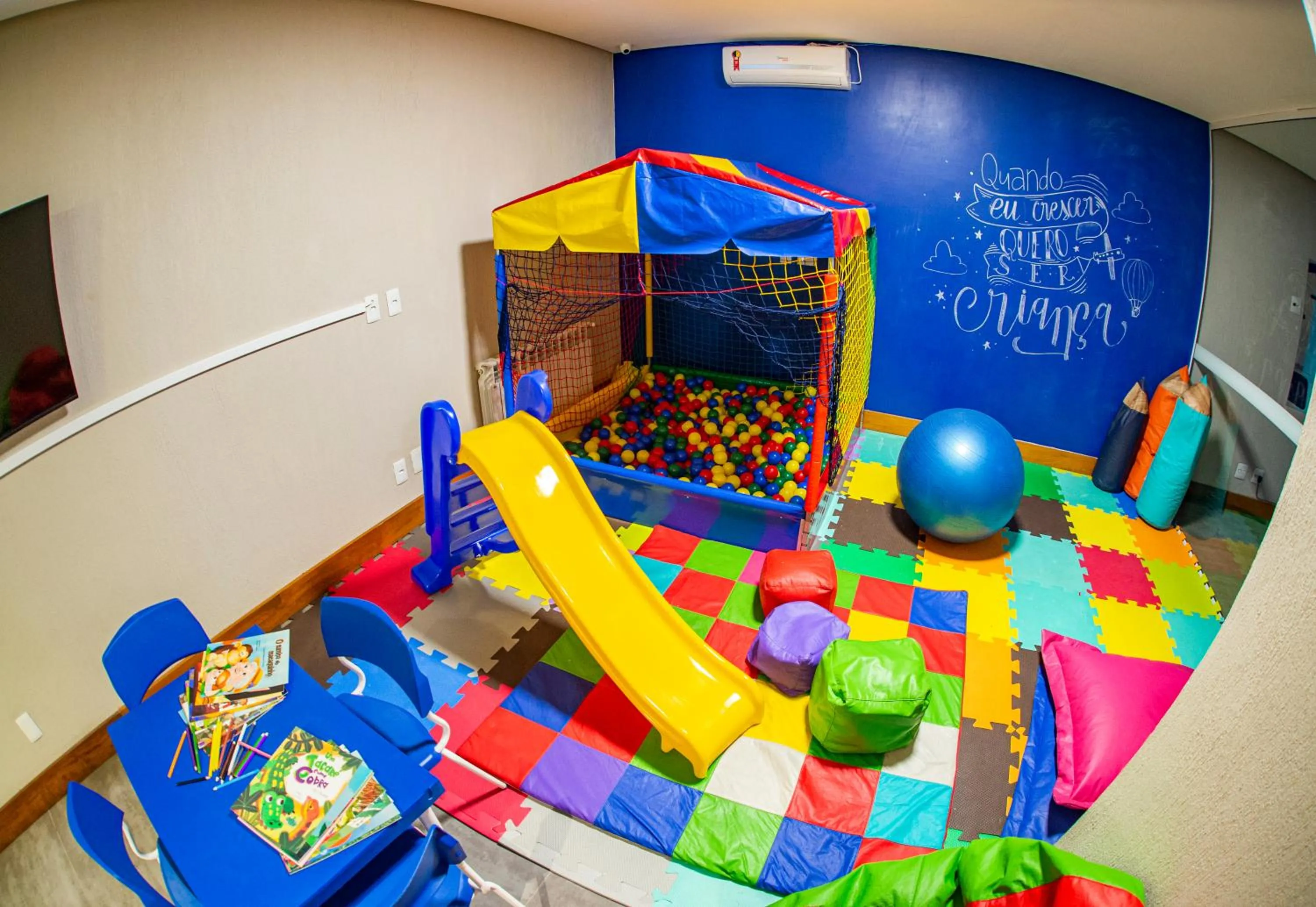 children in Hotel Refugio da Montanha