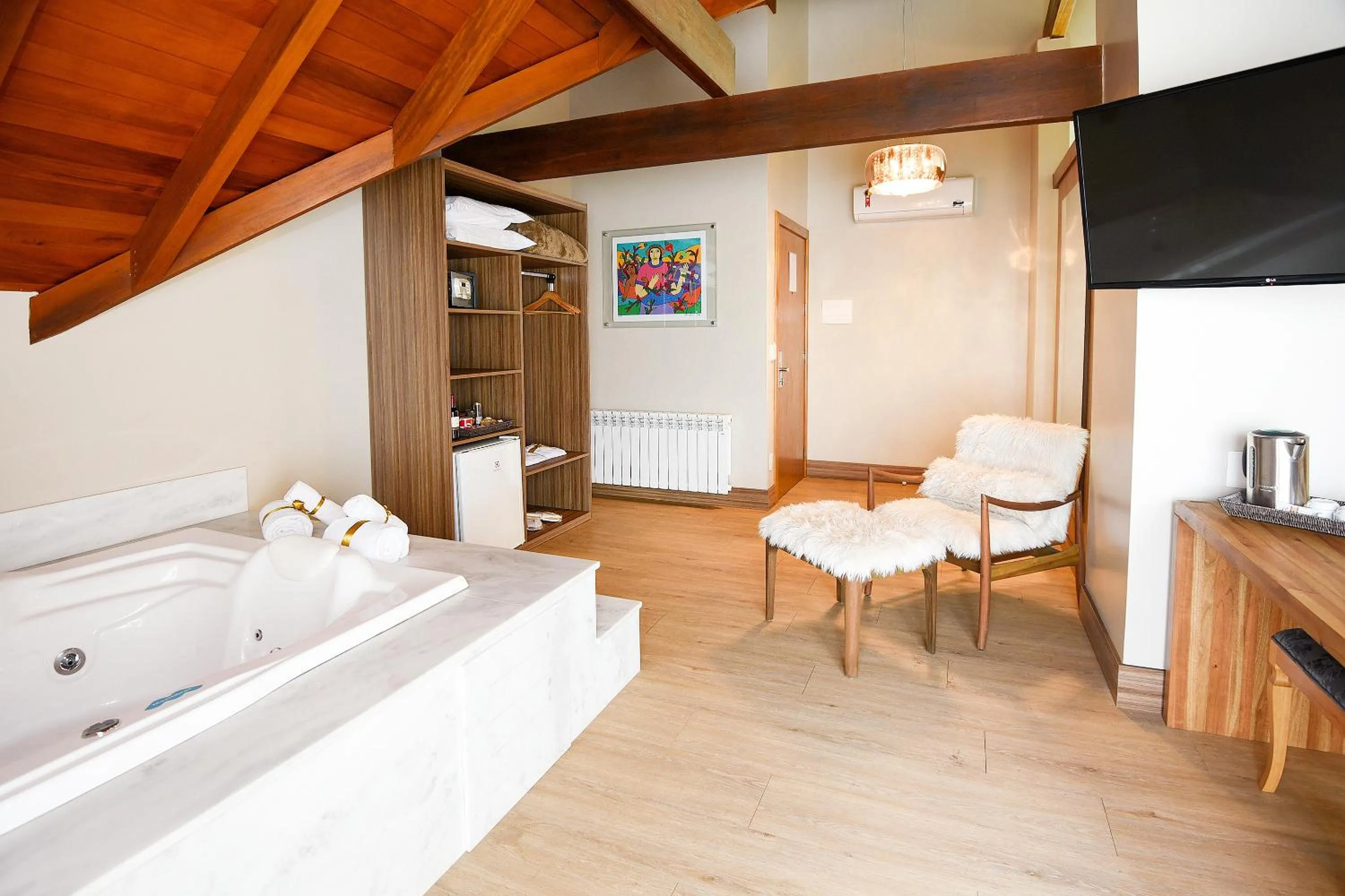 Photo of the whole room in Hotel Refugio da Montanha