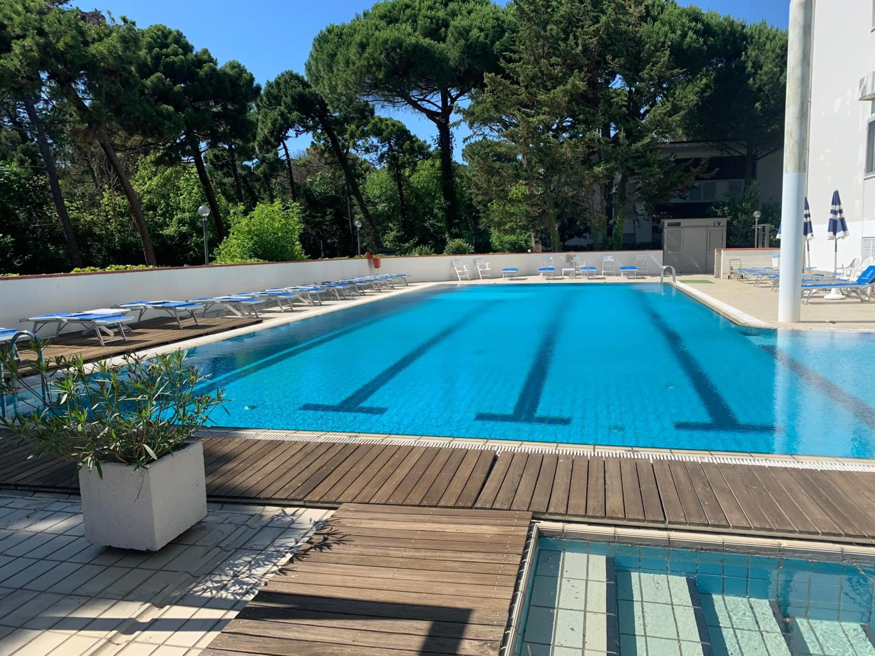 Swimming pool in G&D Hotel Deanna Golf