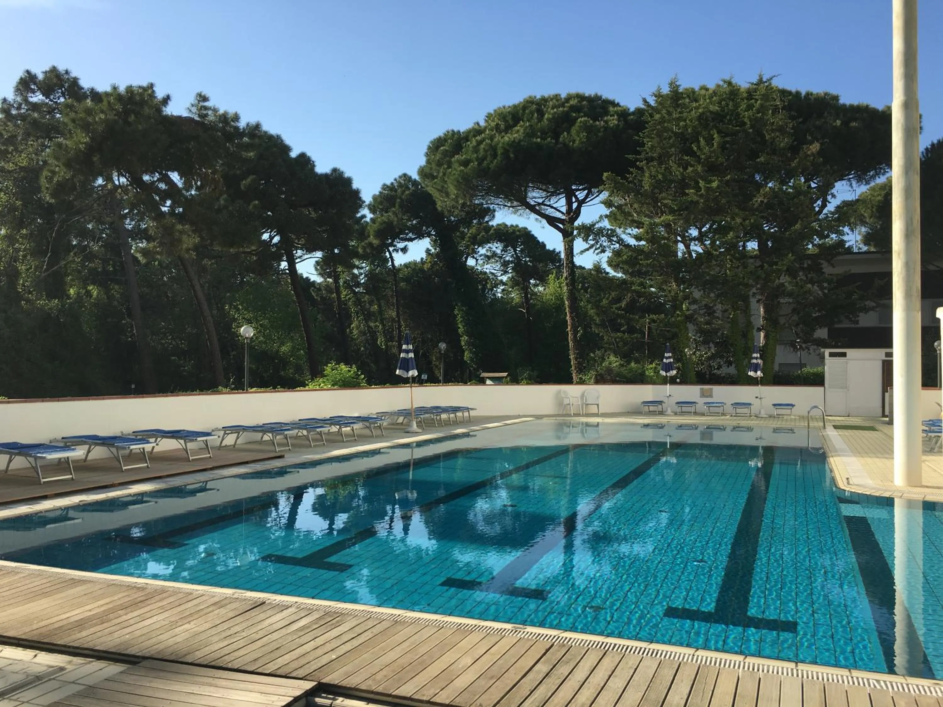 Swimming pool in G&D Hotel Deanna Golf