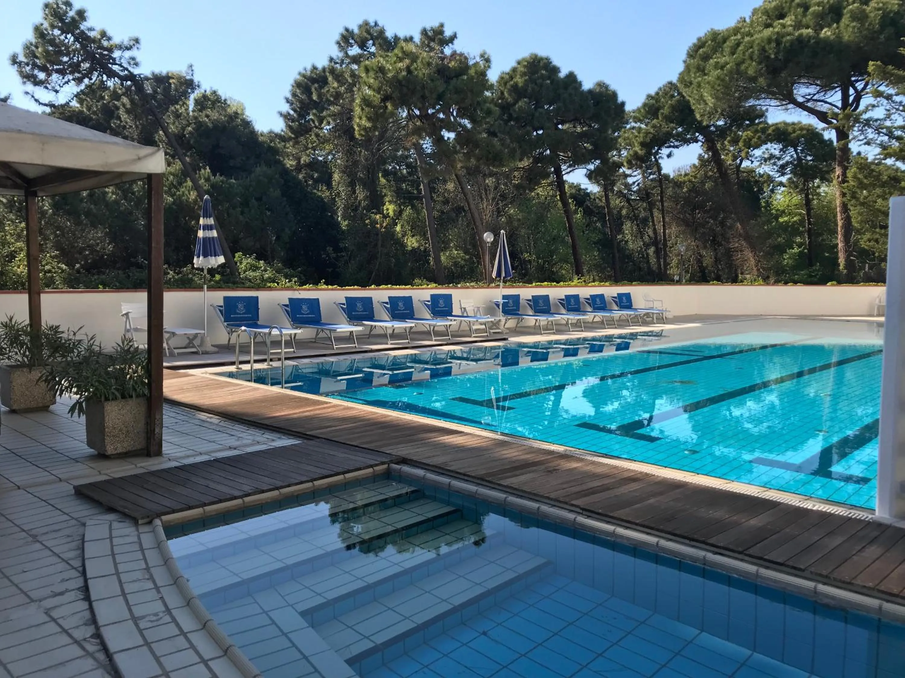 Swimming pool in G&D Hotel Deanna Golf