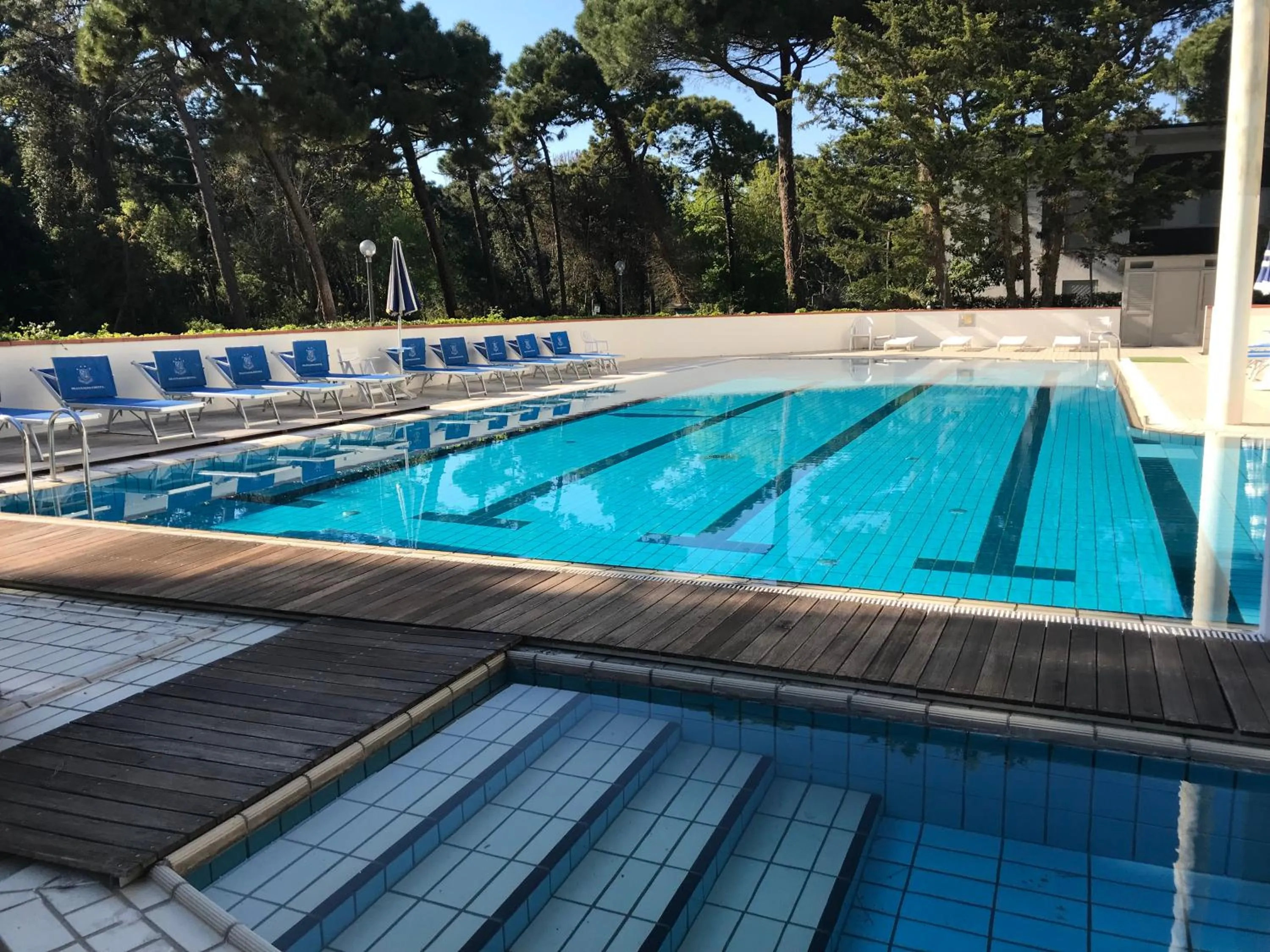 Swimming pool in G&D Hotel Deanna Golf