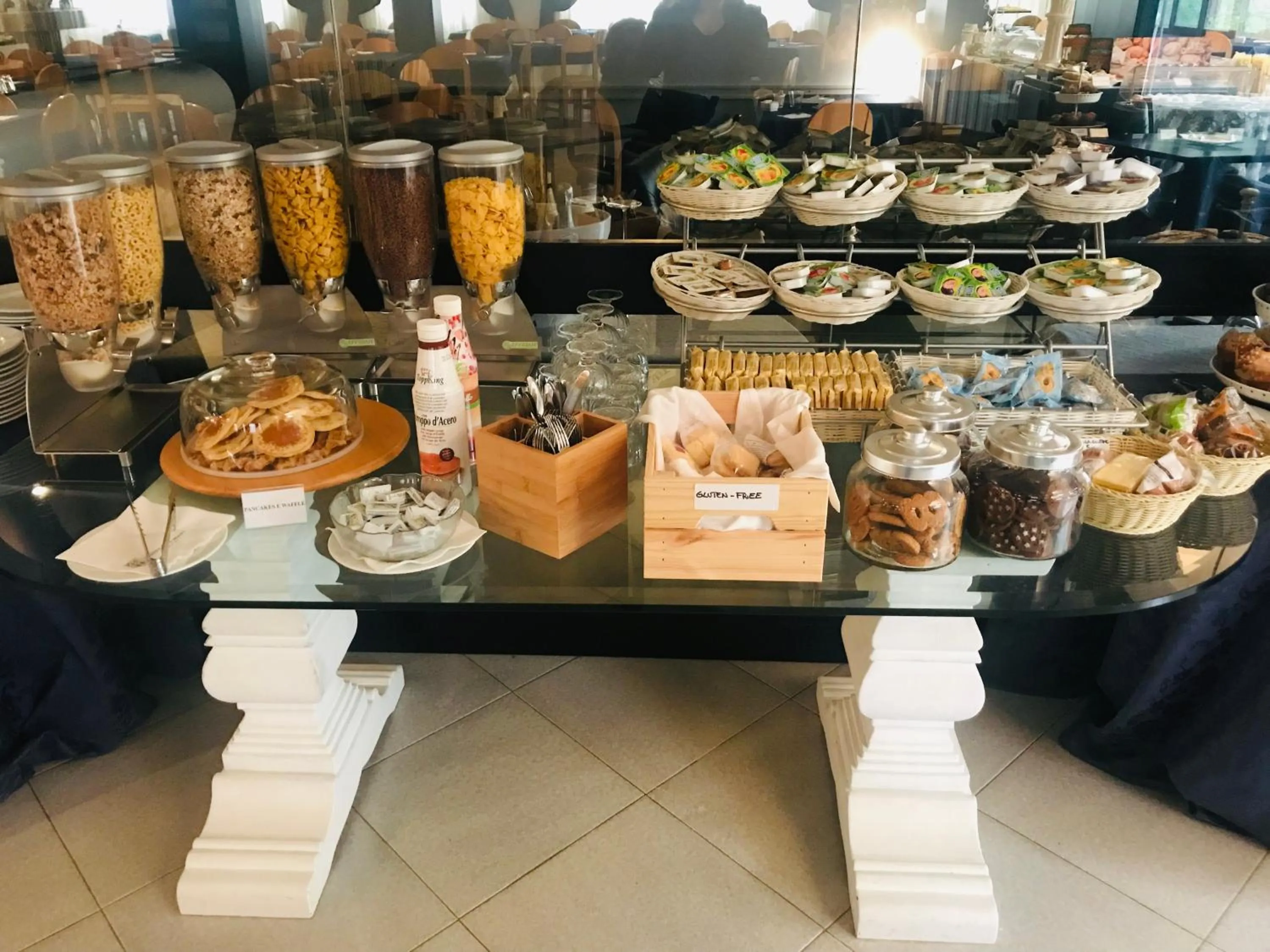 Buffet breakfast in G&D Hotel Deanna Golf