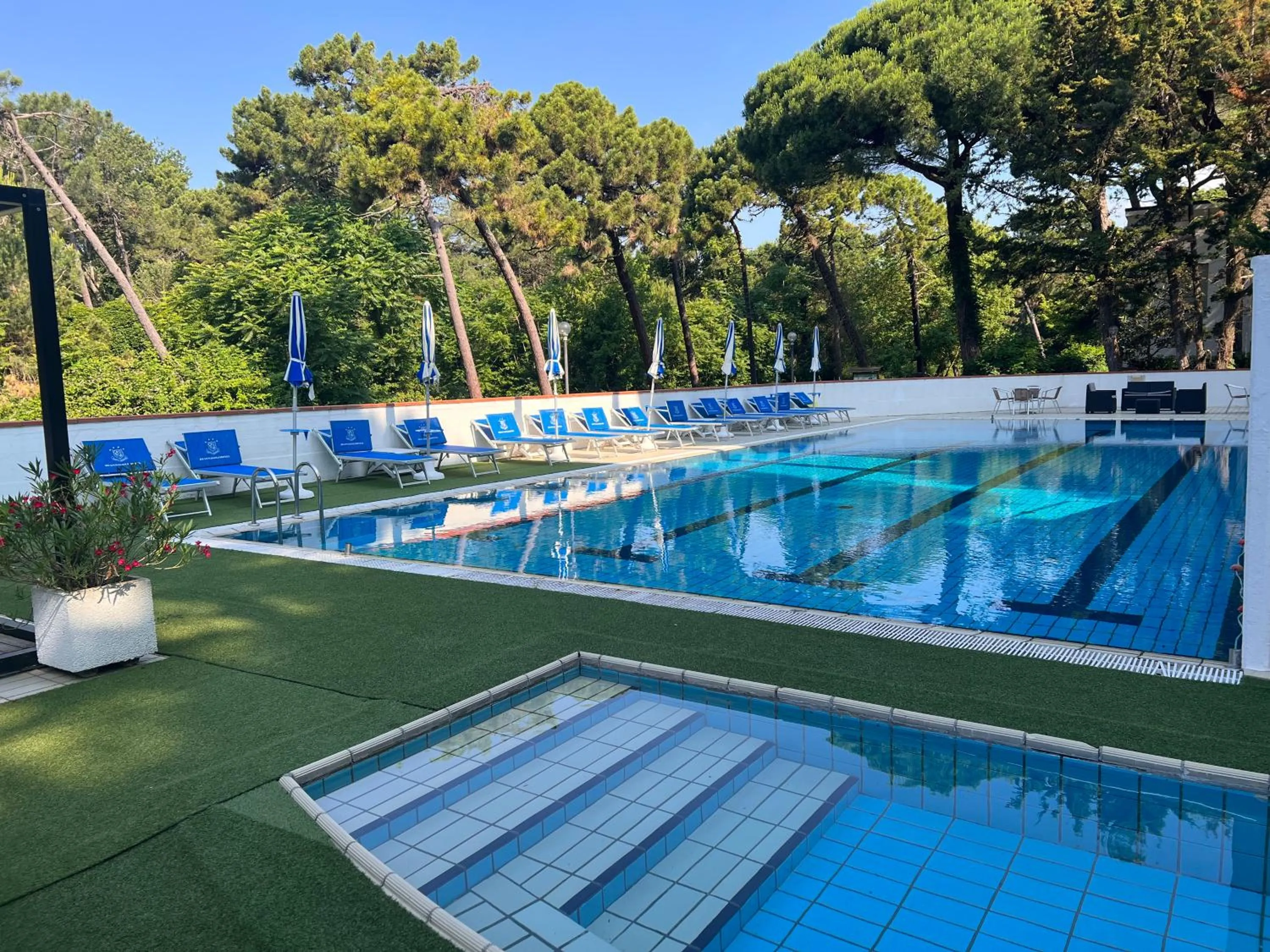 Pool view in G&D Hotel Deanna Golf