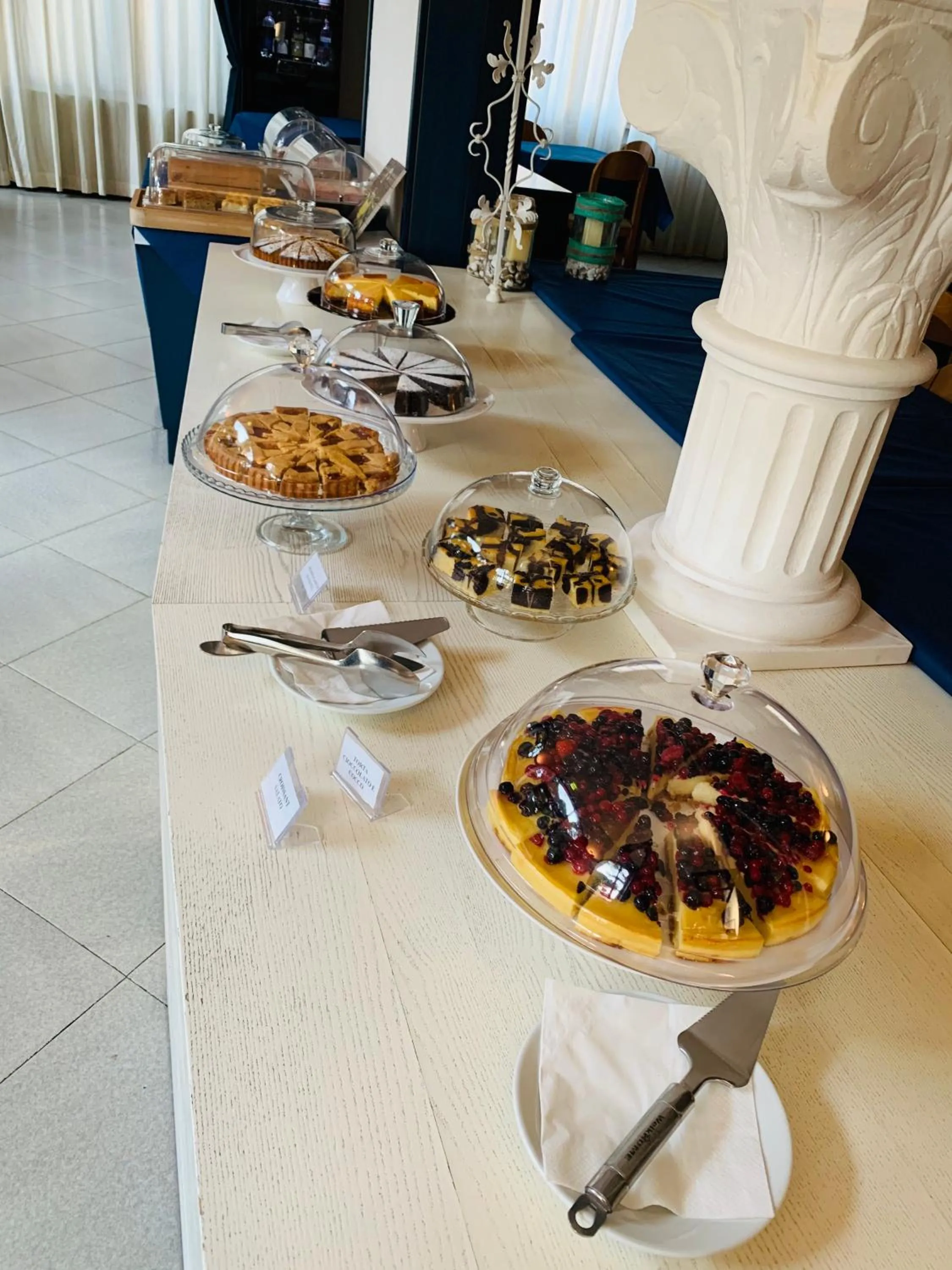 Restaurant/places to eat in G&D Hotel Deanna Golf