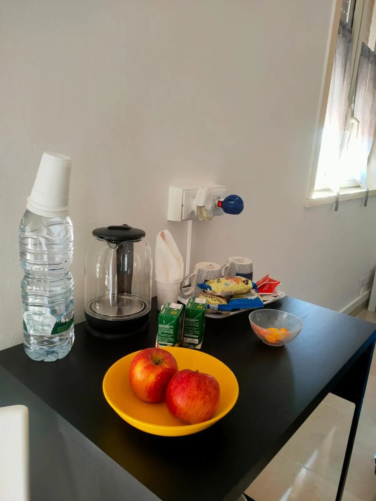 Coffee/tea facilities in Bed and fly Aeroporto Catania reception