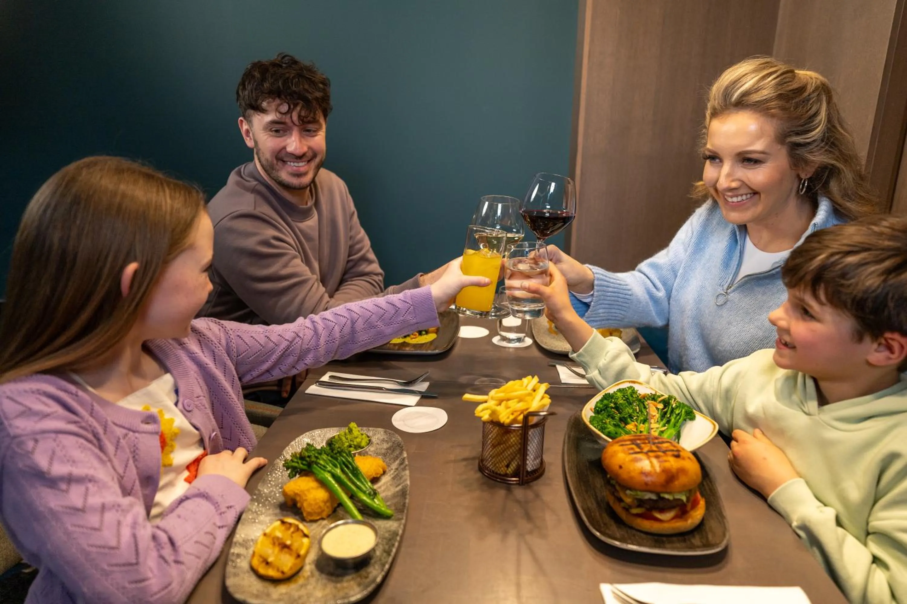 Restaurant/places to eat in Clayton Hotel Cardiff Lane