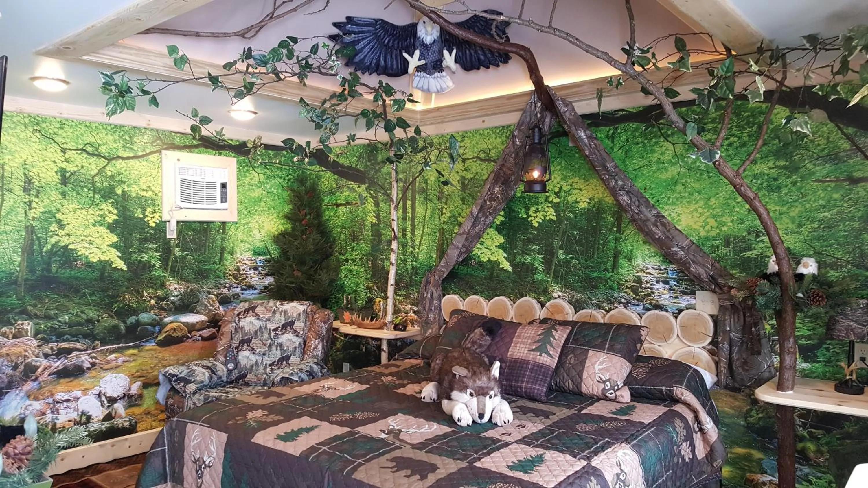 Deluxe King (Wilderness Themed)  in Bear Cove Inn