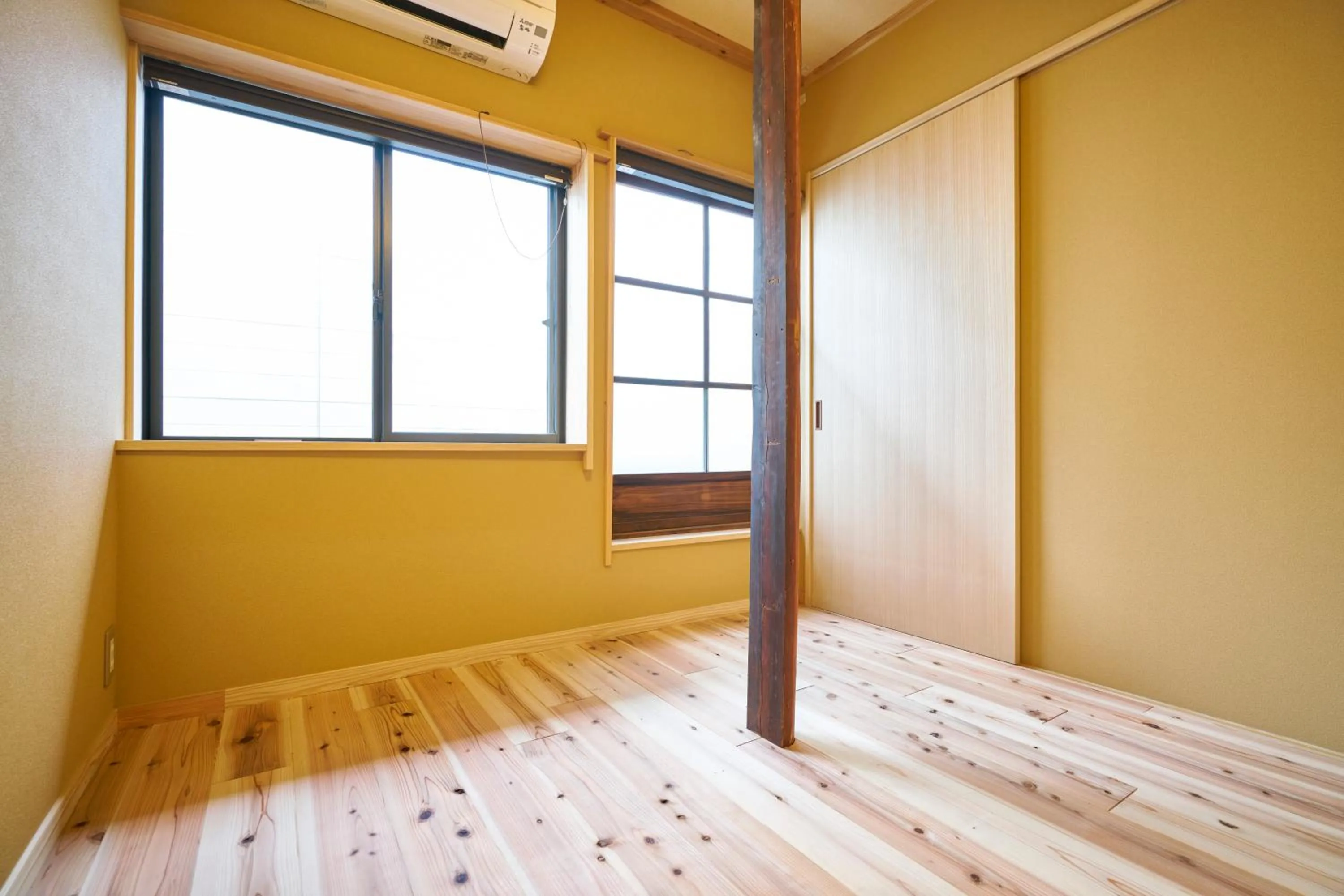 Photo of the whole room in Mibuan