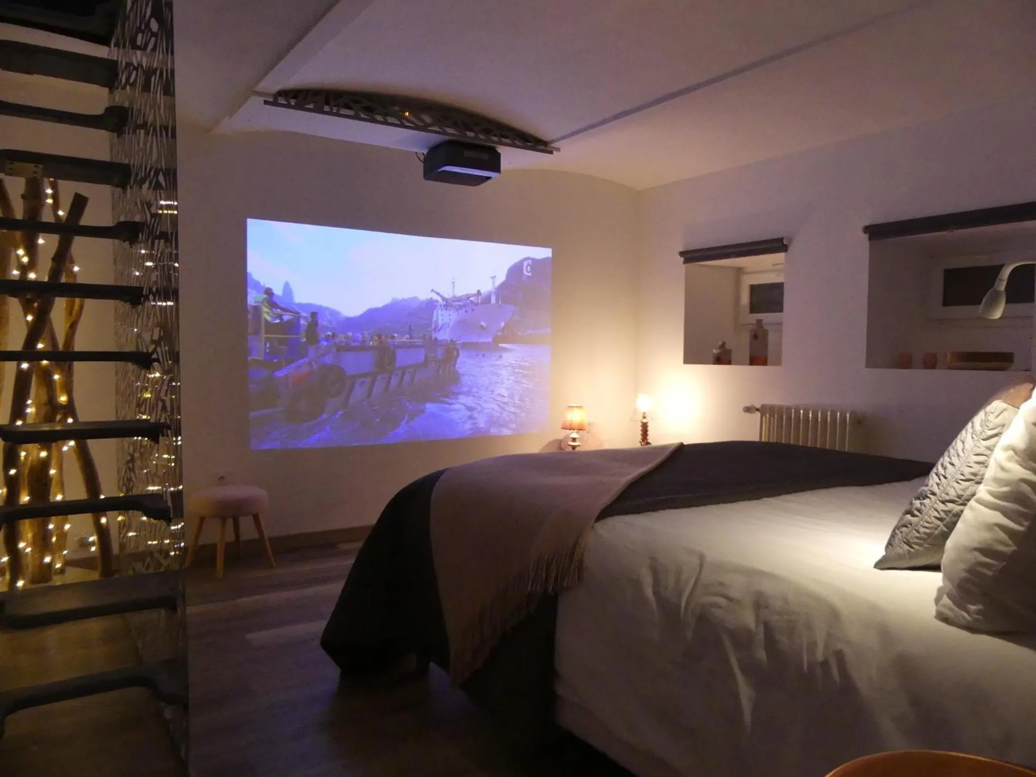 Bedroom, Bed in Entre Nous - La Poste