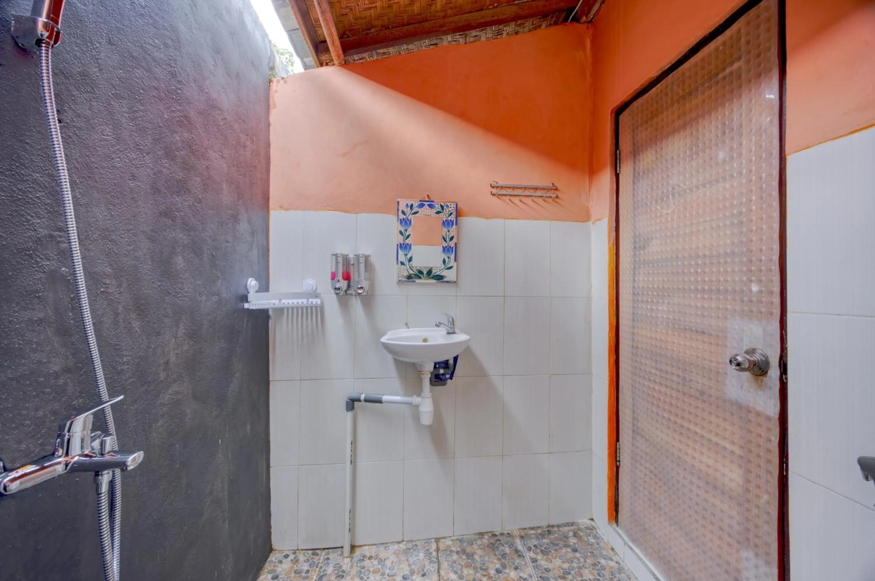 Shower in Ari La Casa