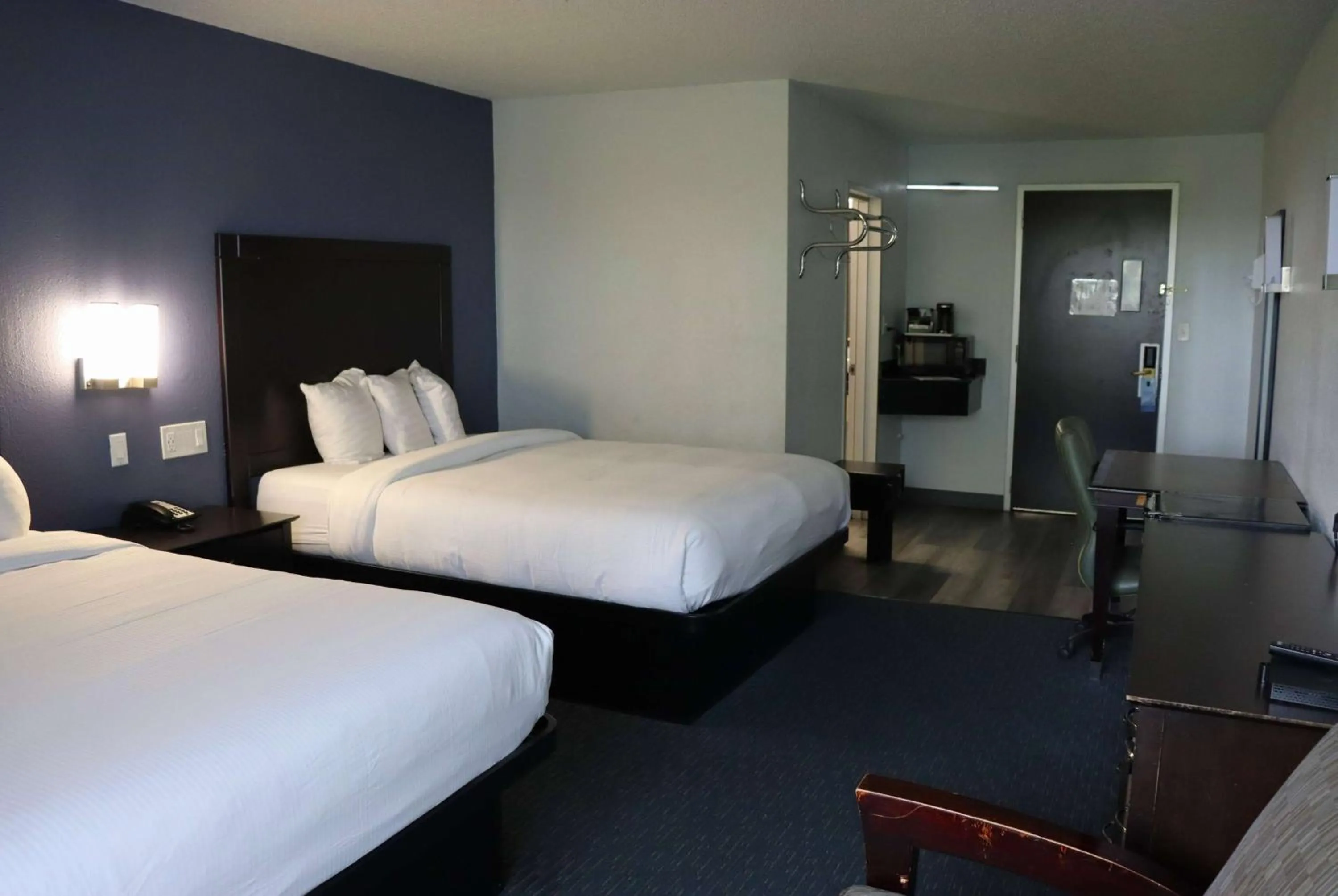 Photo of the whole room, Bed in Travelodge by Wyndham Milwaukee