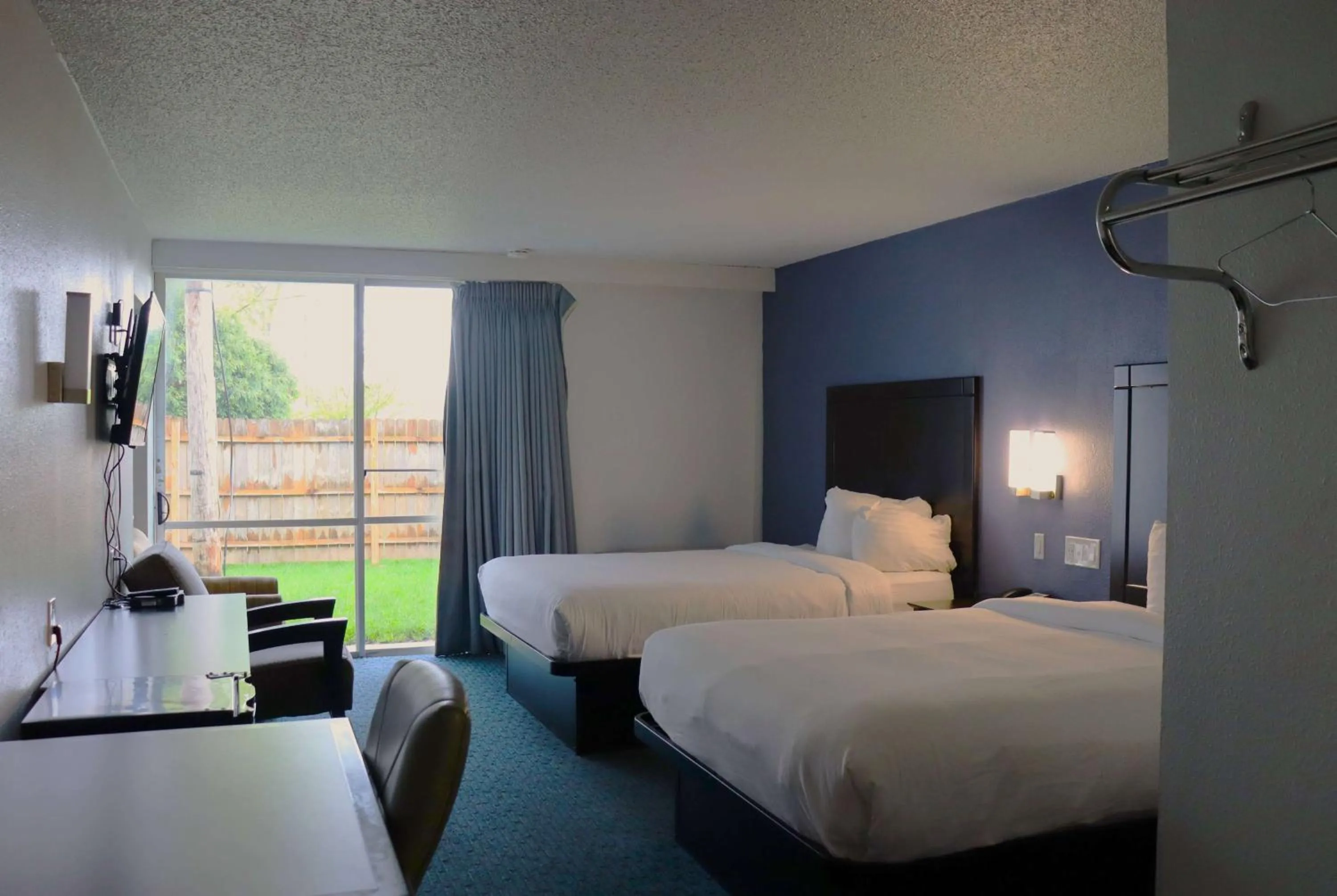 Photo of the whole room, Bed in Travelodge by Wyndham Milwaukee