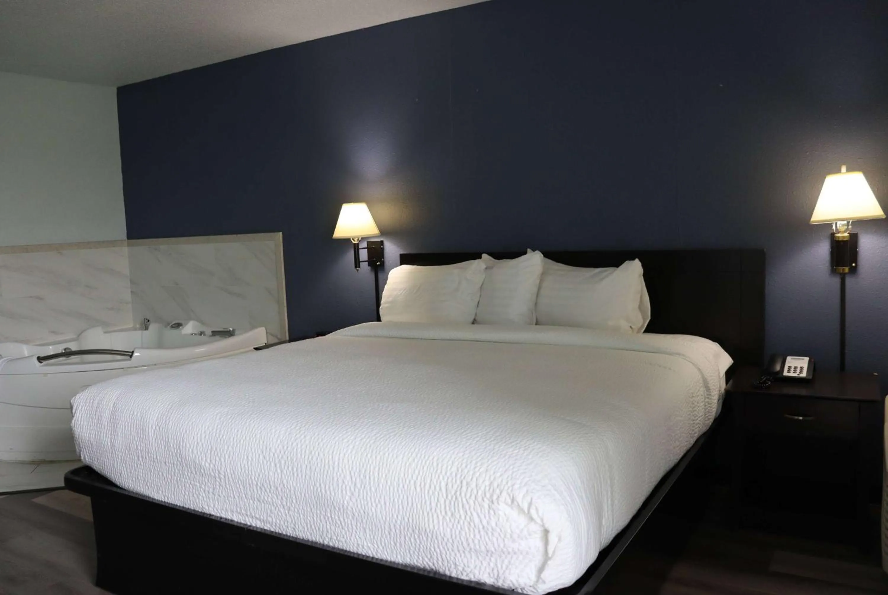 Photo of the whole room, Bed in Travelodge by Wyndham Milwaukee