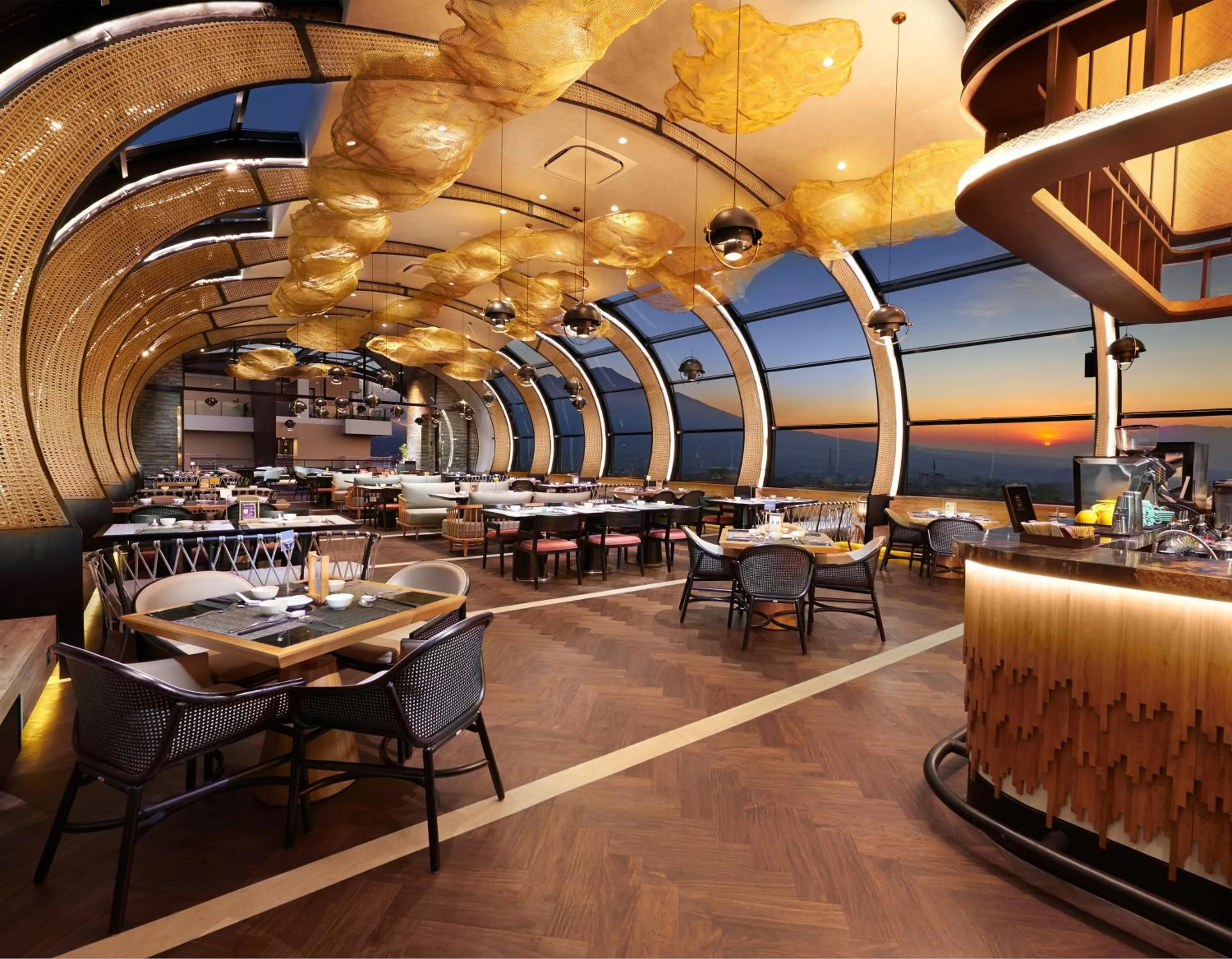 Restaurant/places to eat in Golden Tulip Holland Resort Batu